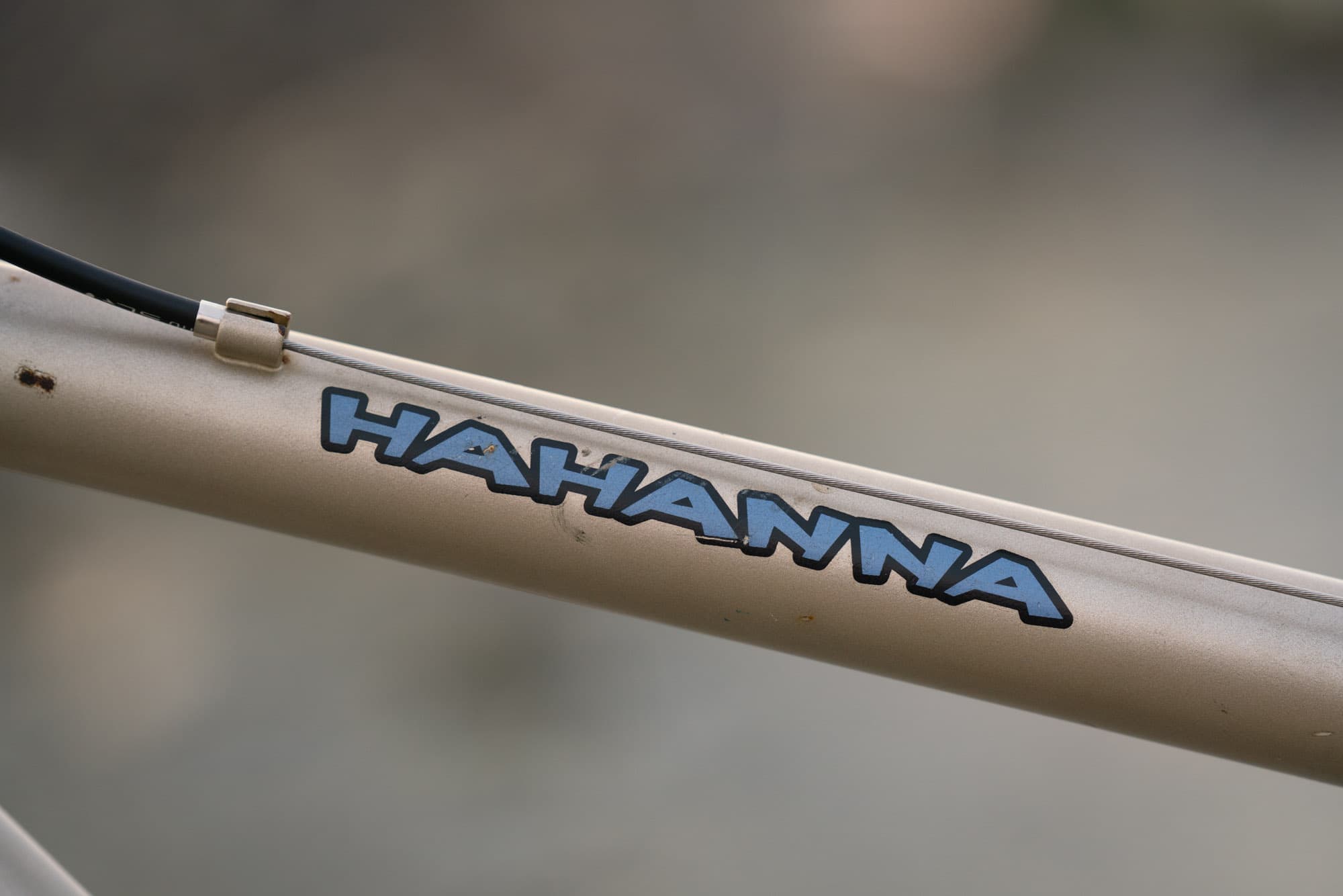 The Hahanna logo on the top tube.