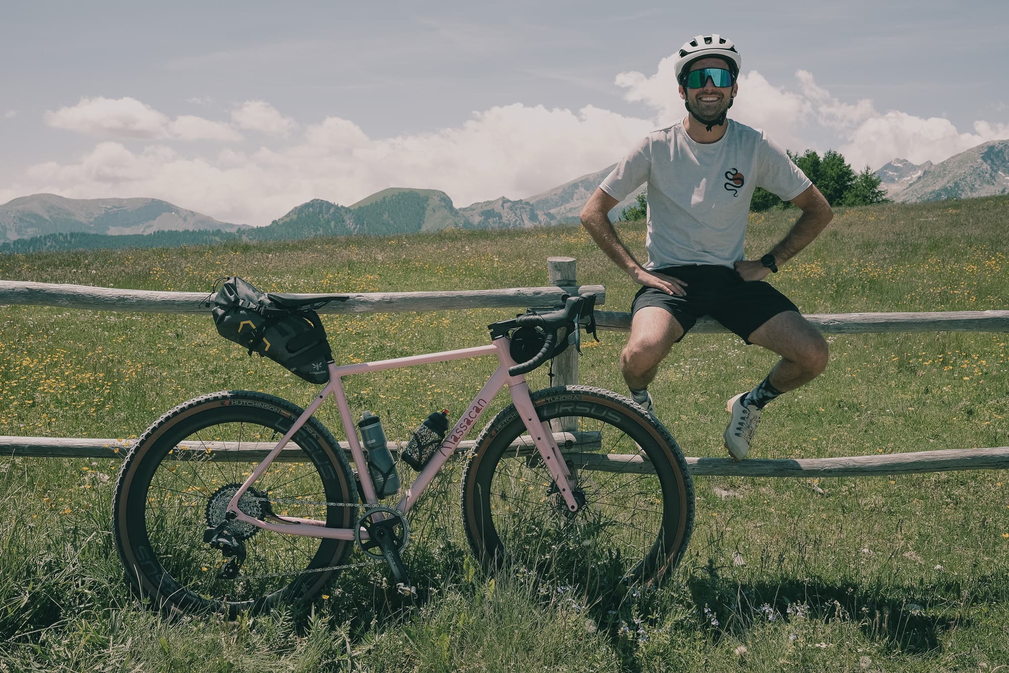 Gravel riding: break time.
