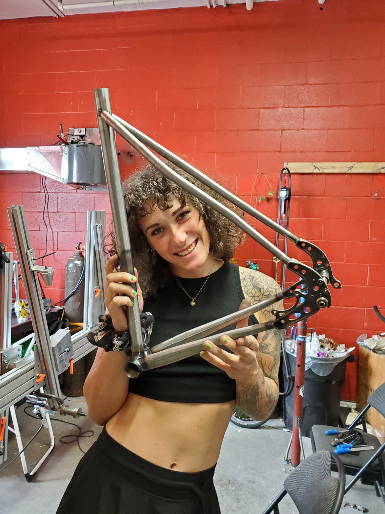 Éliane crating a rear triangle.