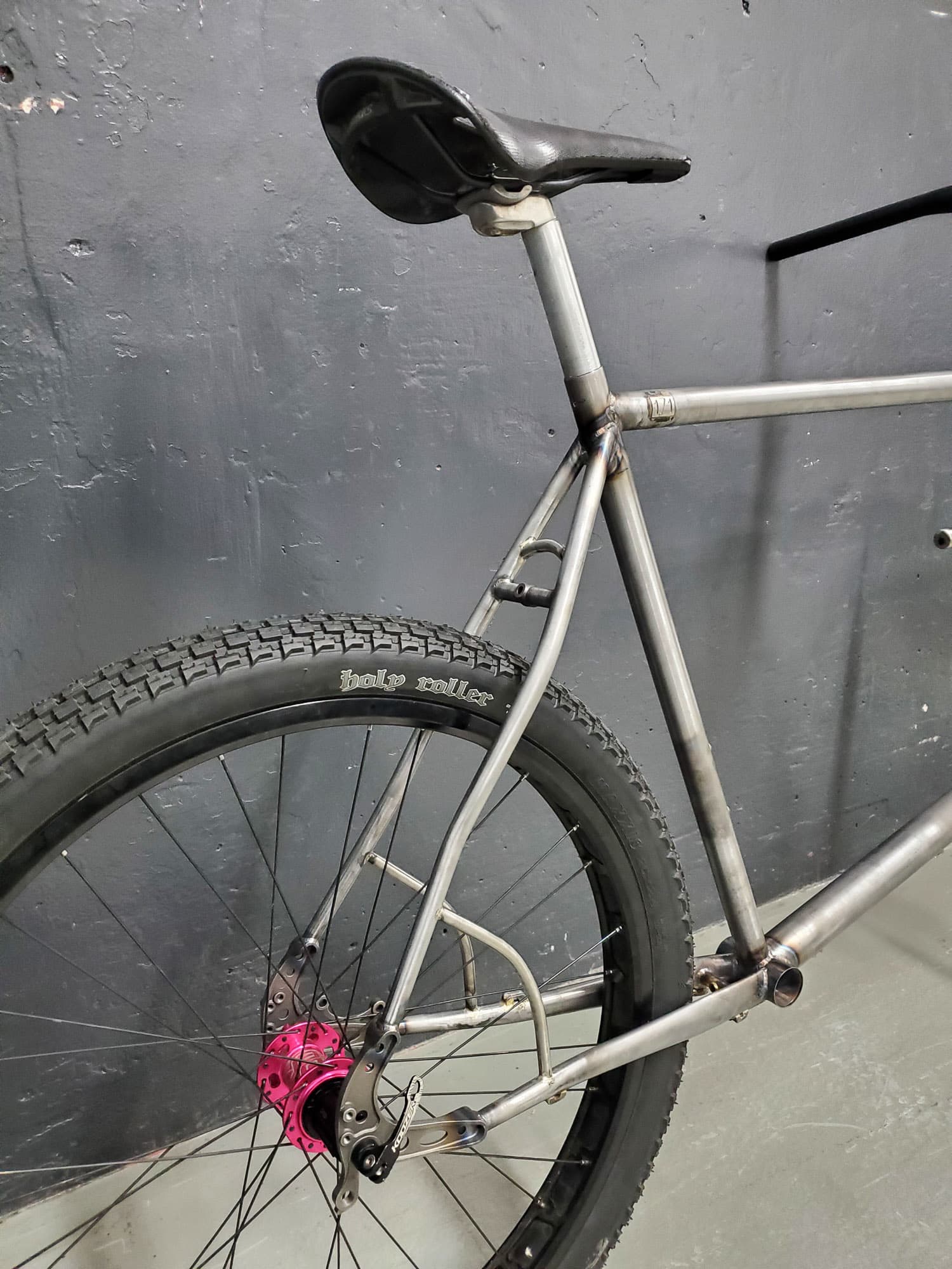 The rear triangle supports.