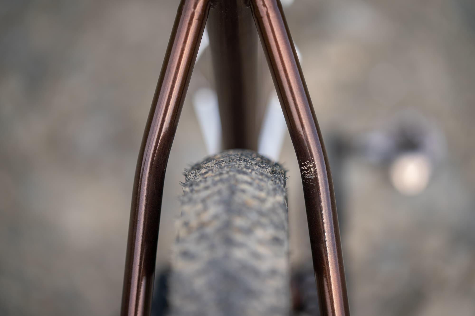 No bridge on the seat stays.