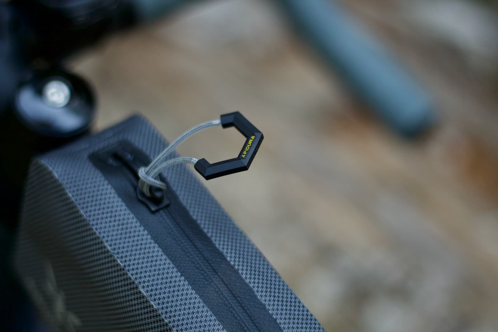 apidura expedition zipper cord