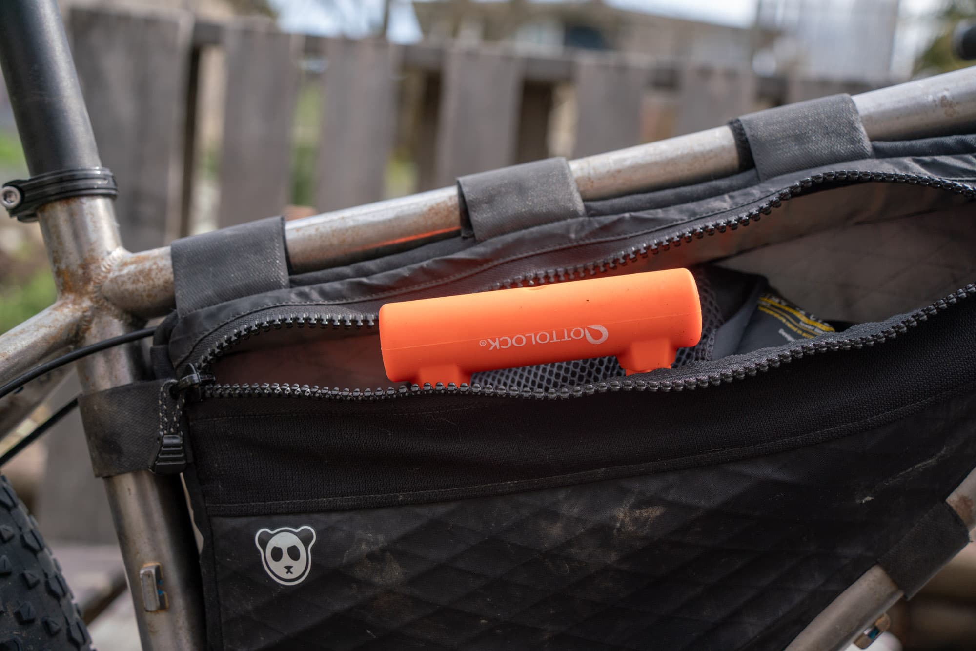 ottolock sidekick ina framebag