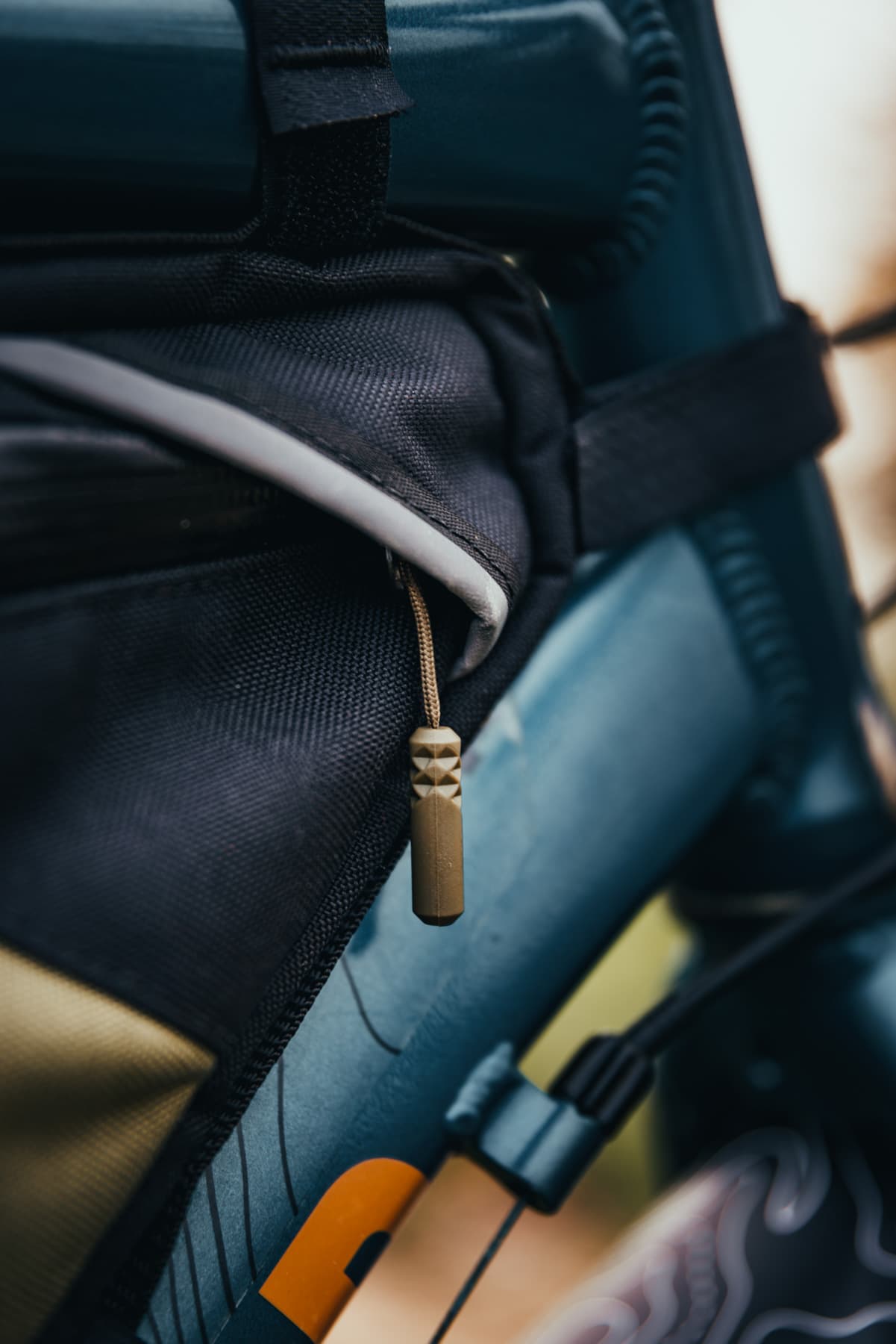 zip grip closed
