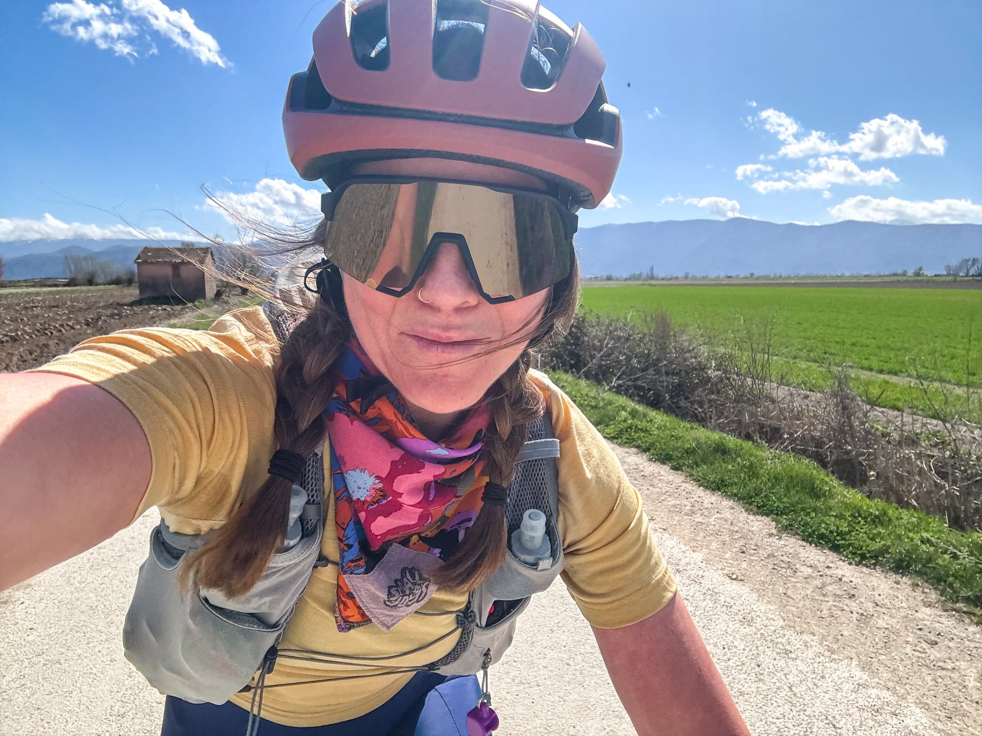 Sarah ride sin Italy.