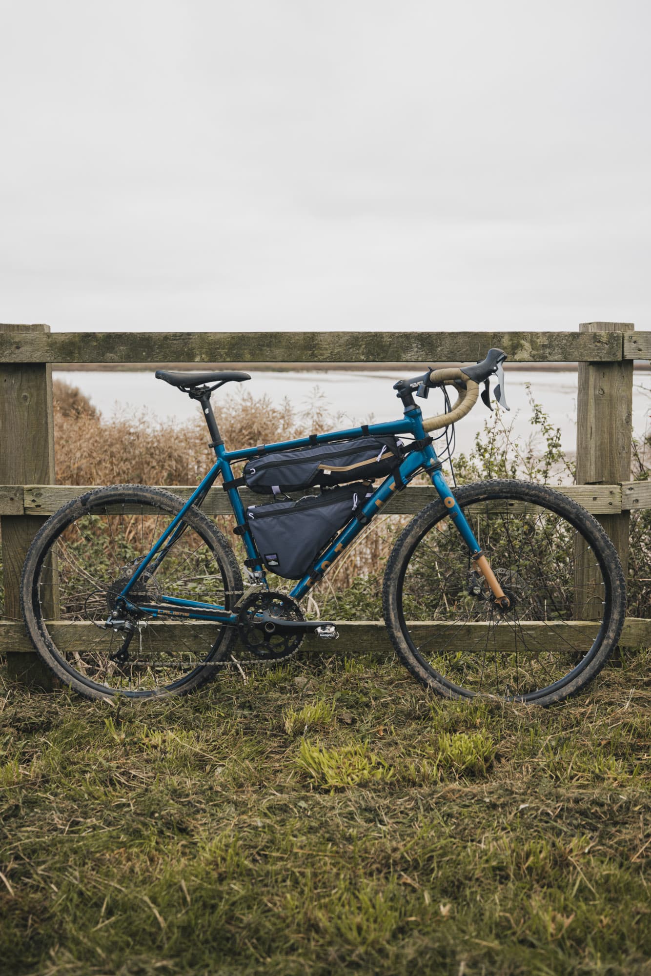 Gravel plus Decathlon ADVT 500.