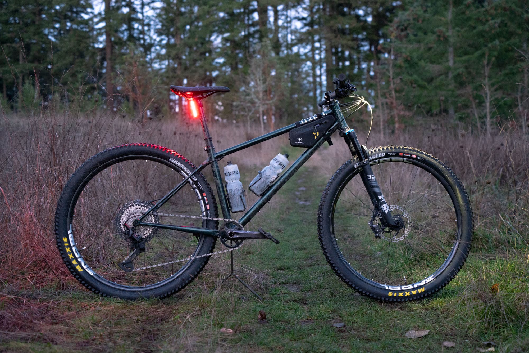 Barrys WZRD with the Knog Blinker 1300.