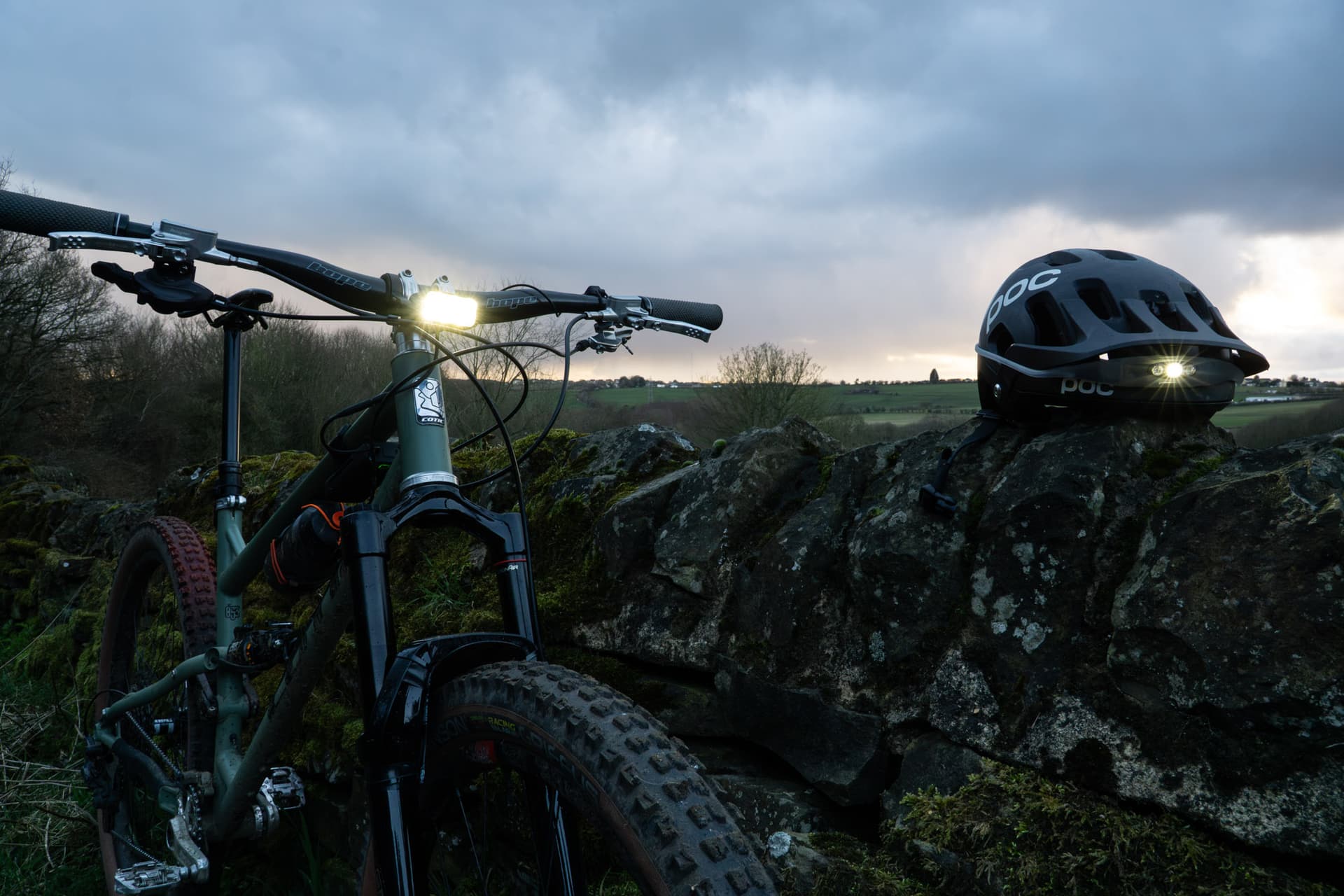 The Knog Full-Monty Lighting Setup: Blinder X 2300, R-150 & Bandicoot 250