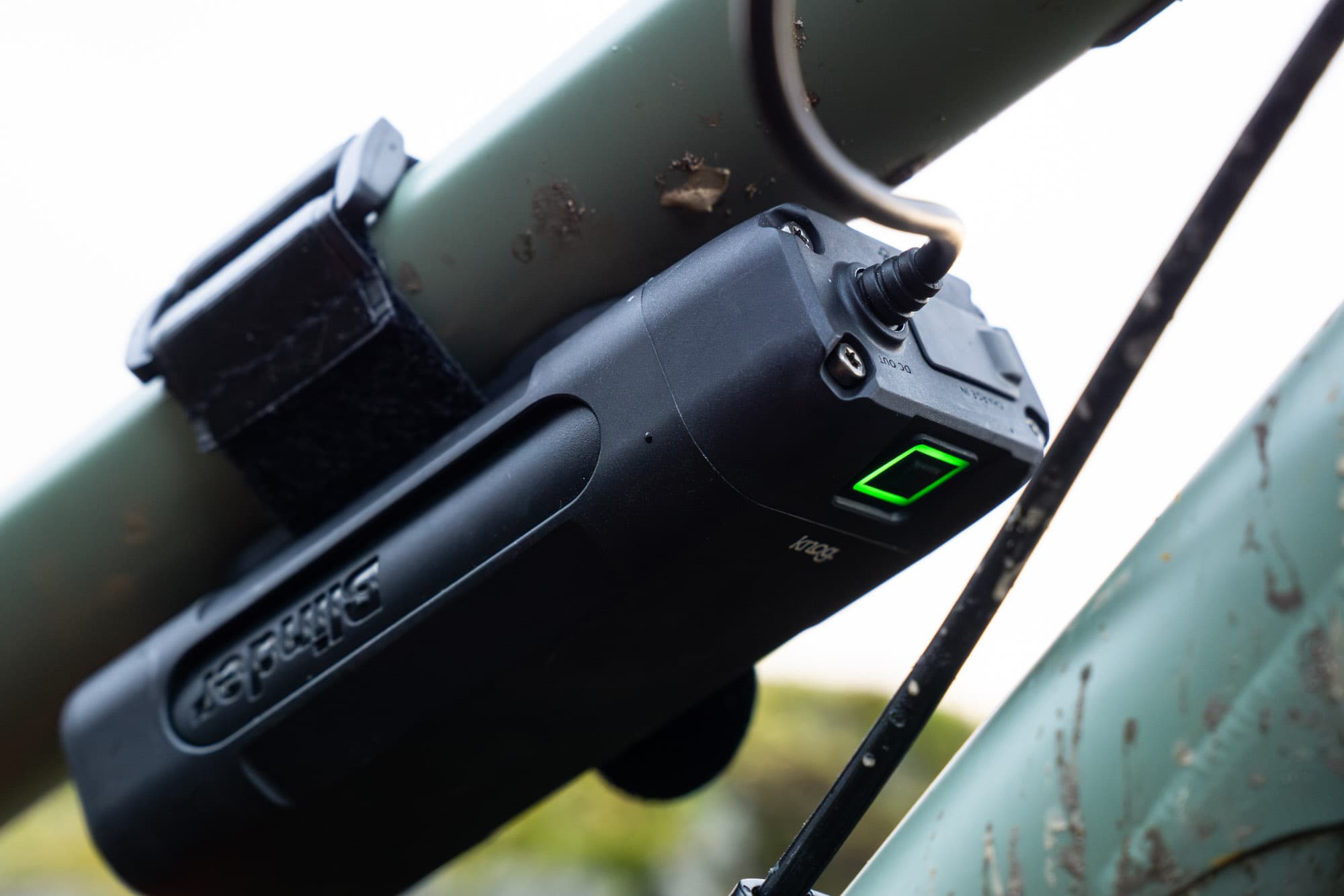 The blinder battery pack on Toms bike.