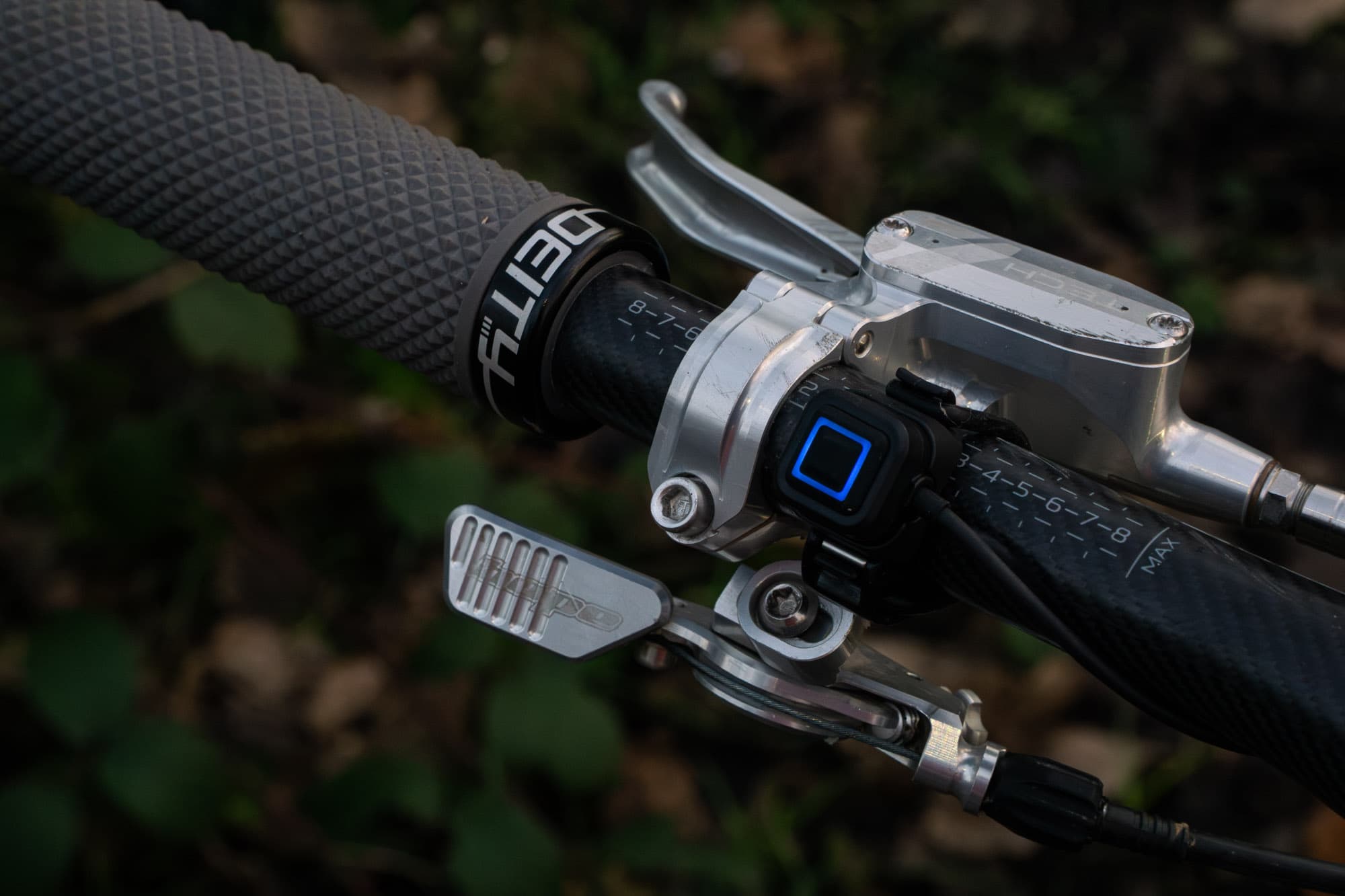 The indicator changes color.