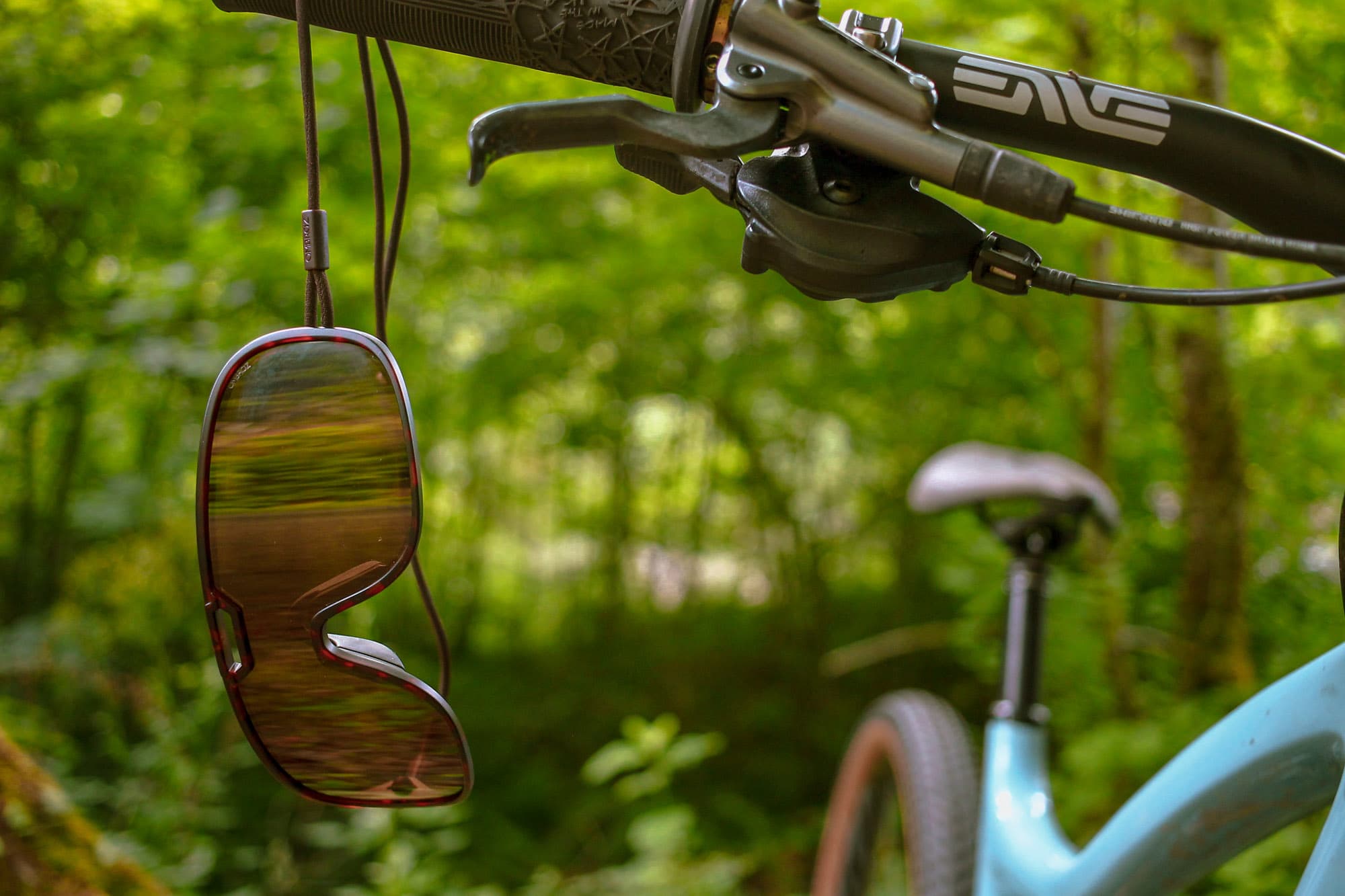 Tortoise frame with bronze mirror lenses on the bars.