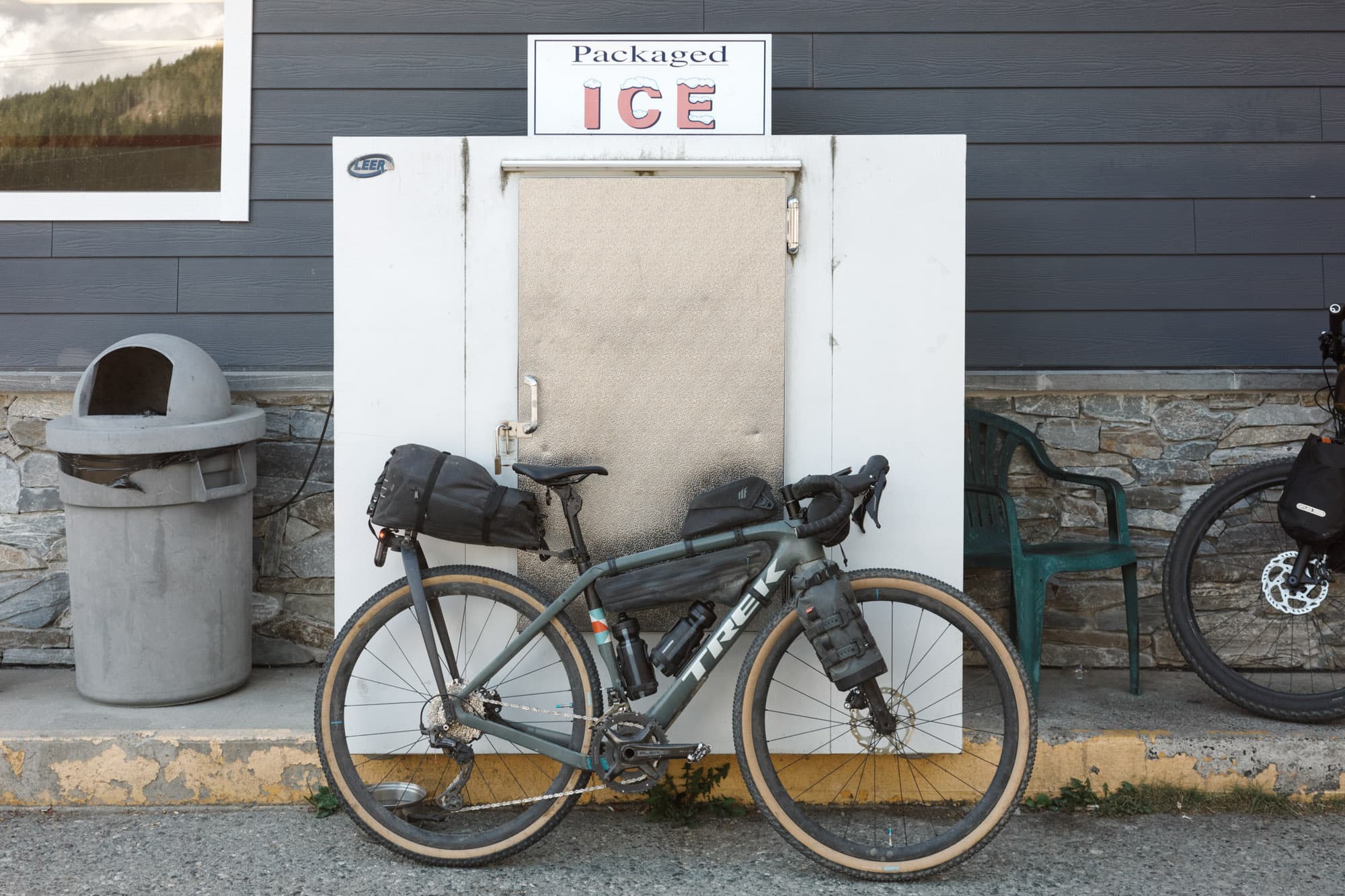 Ainselys Trek cools off.