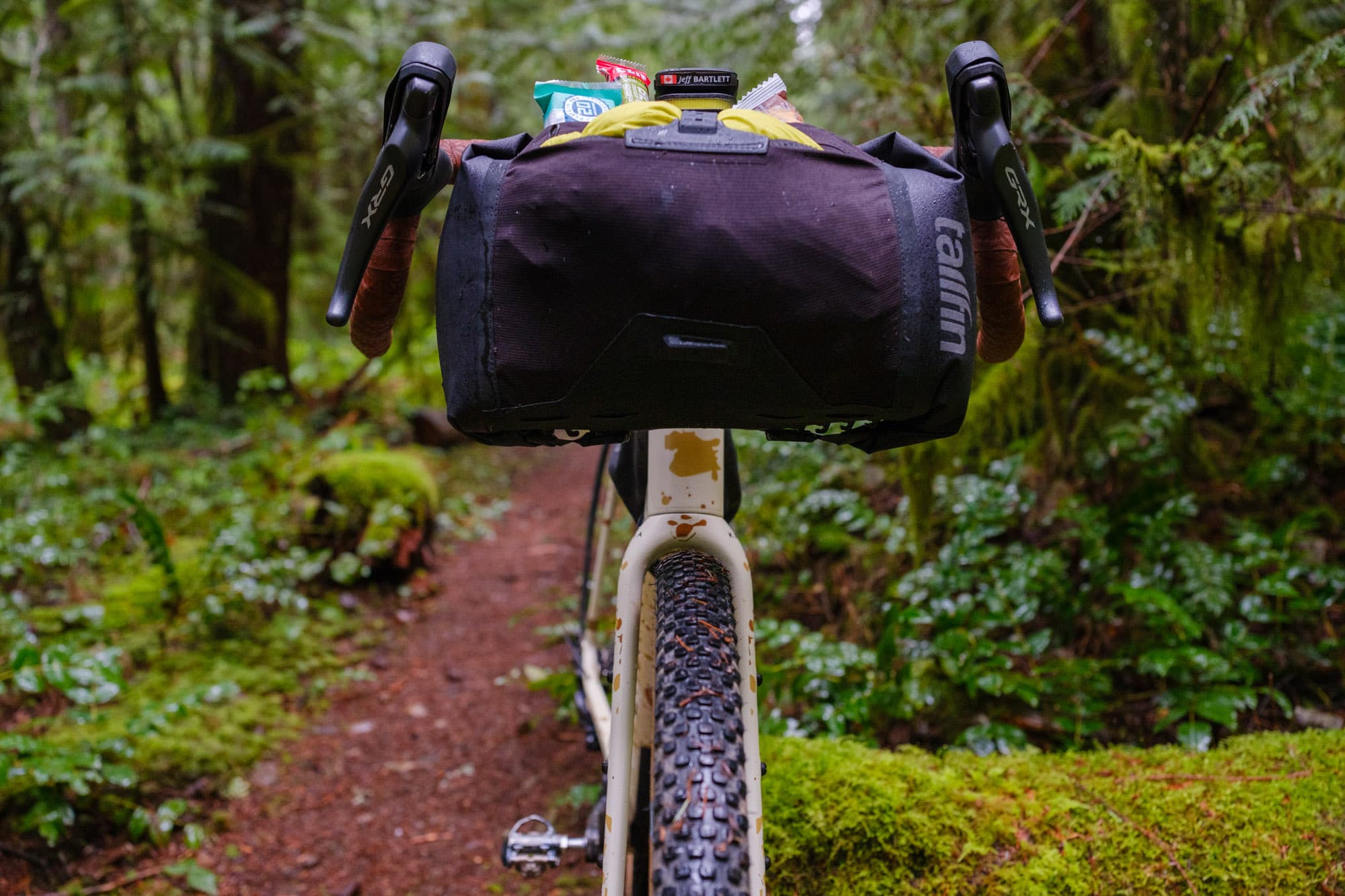 Front view of the Tailfin Bar Bag.