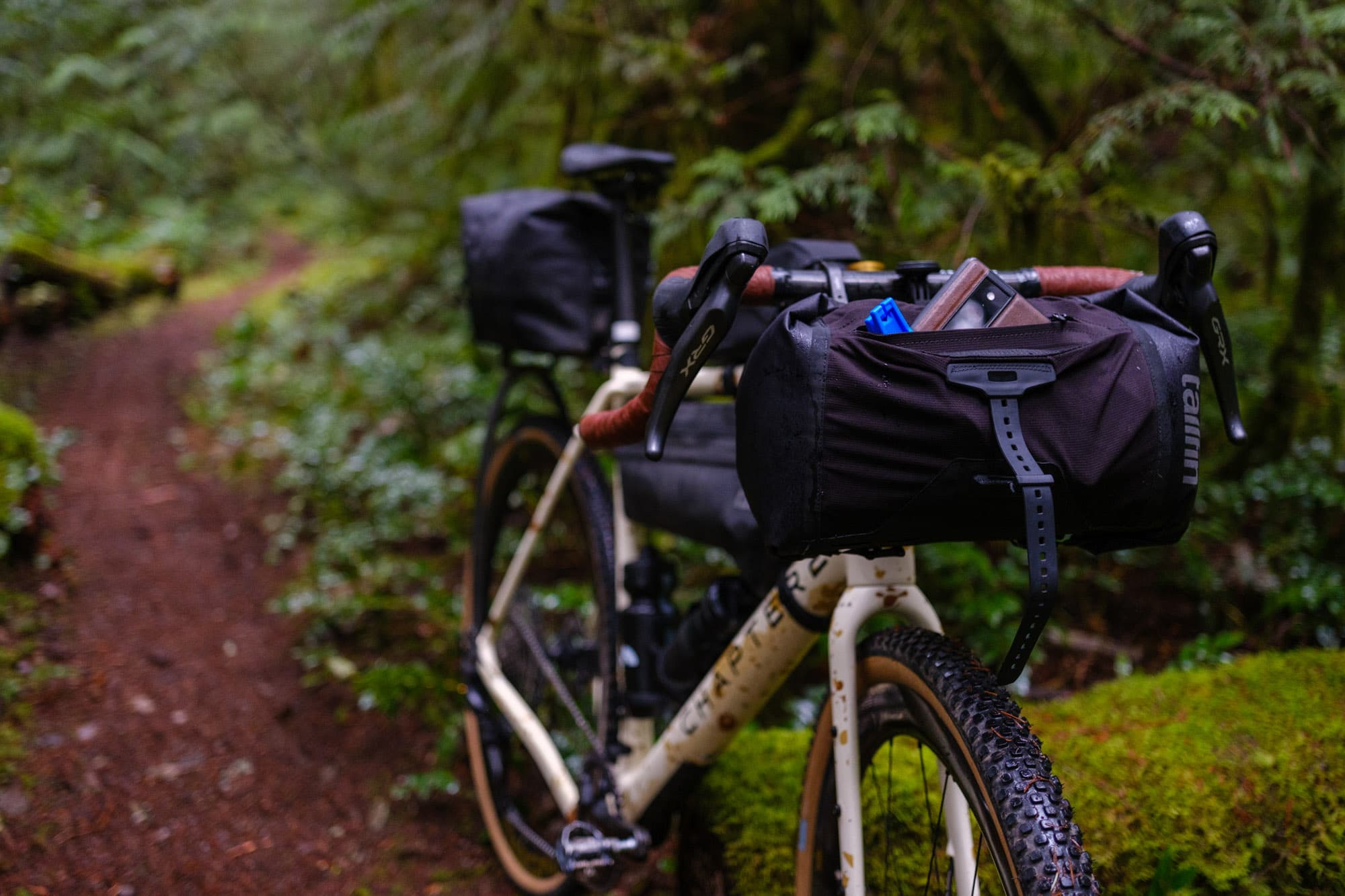 Front right view of the Tailfin Bar Bag.