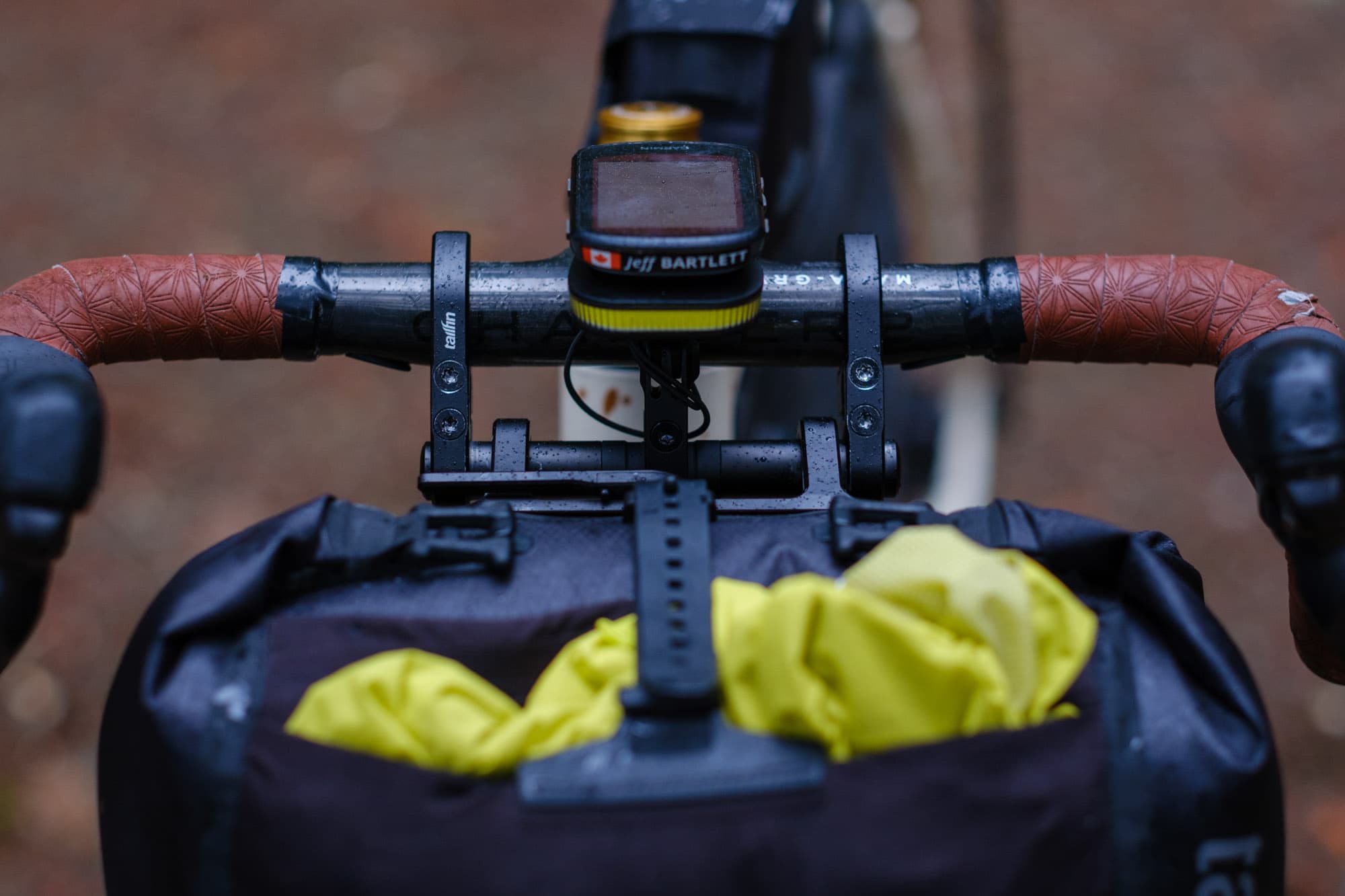 The Tailfin Bar Bag mount on Jeffs custom carbon bars.