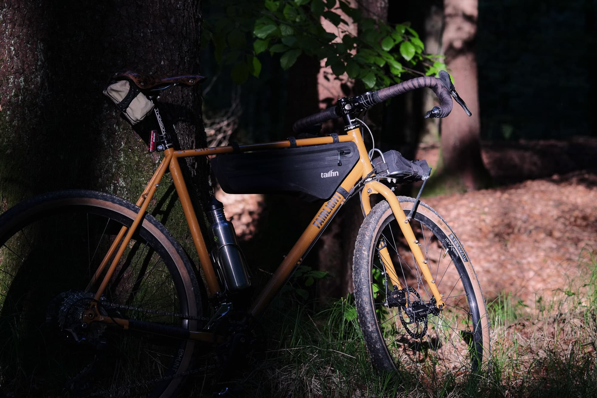 The Tailfin frame bag on a Fairlight in the woods.