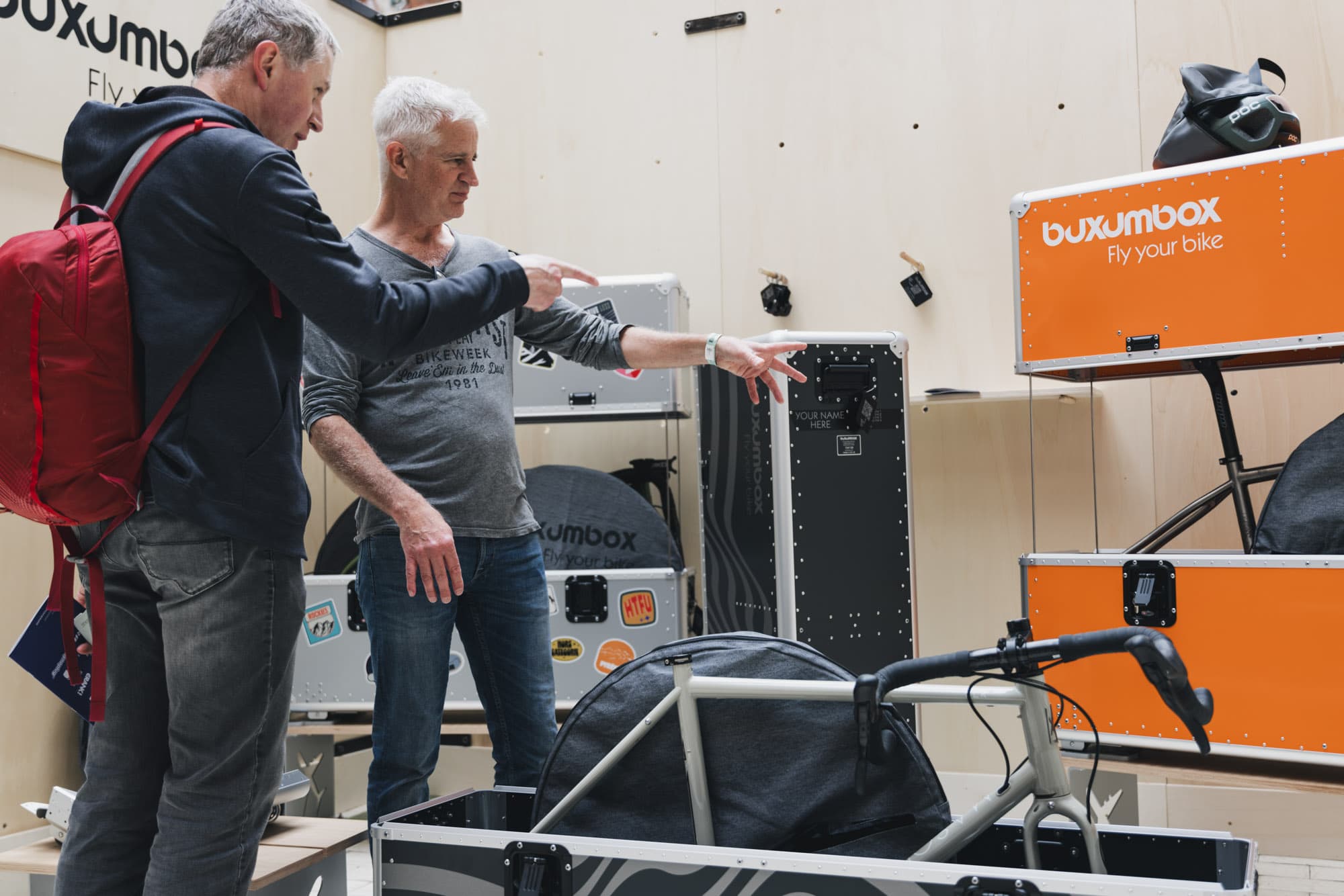 Ed explaining Buxumbox to an attendee.