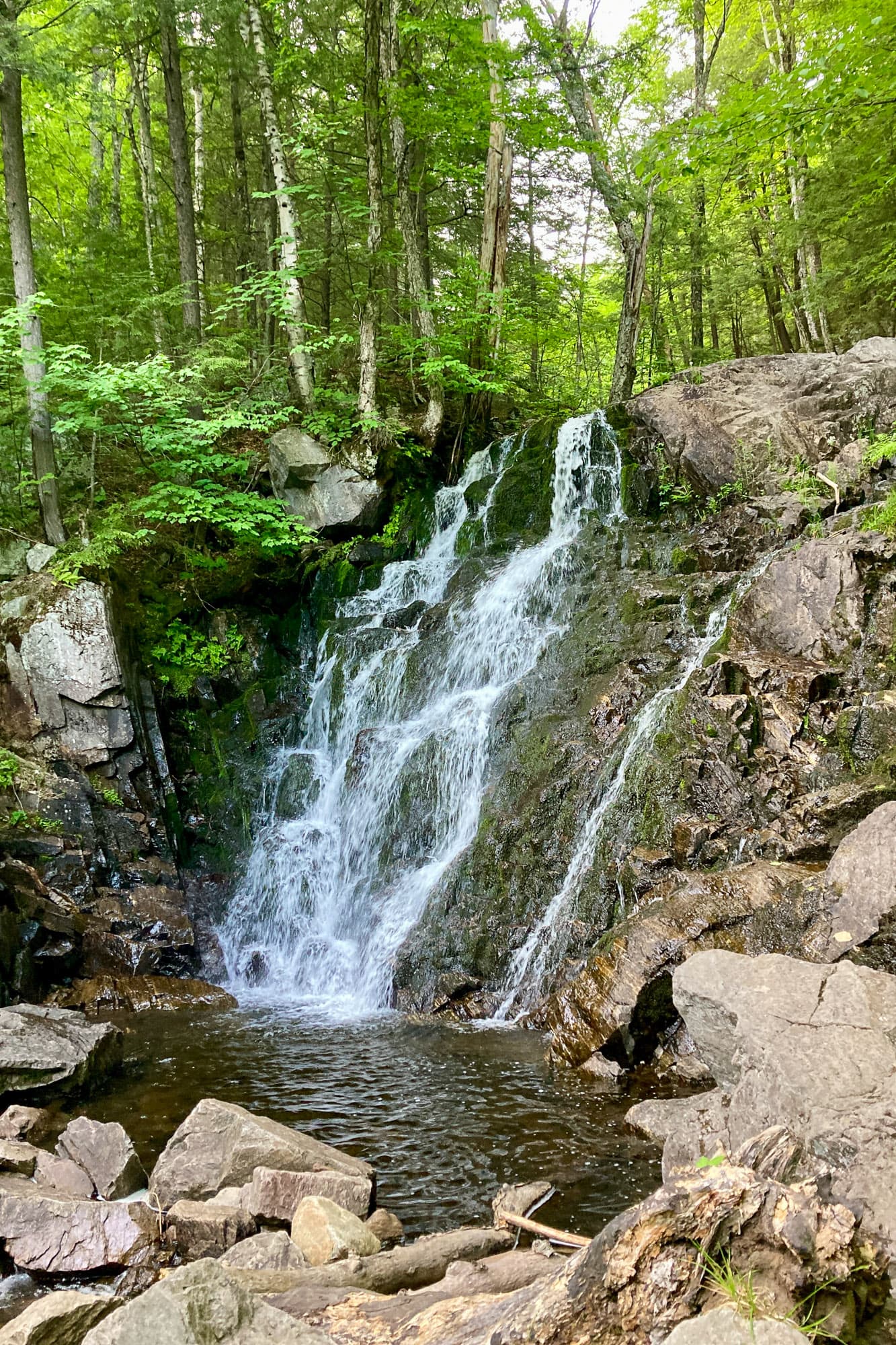 Stunning natural waterfall.