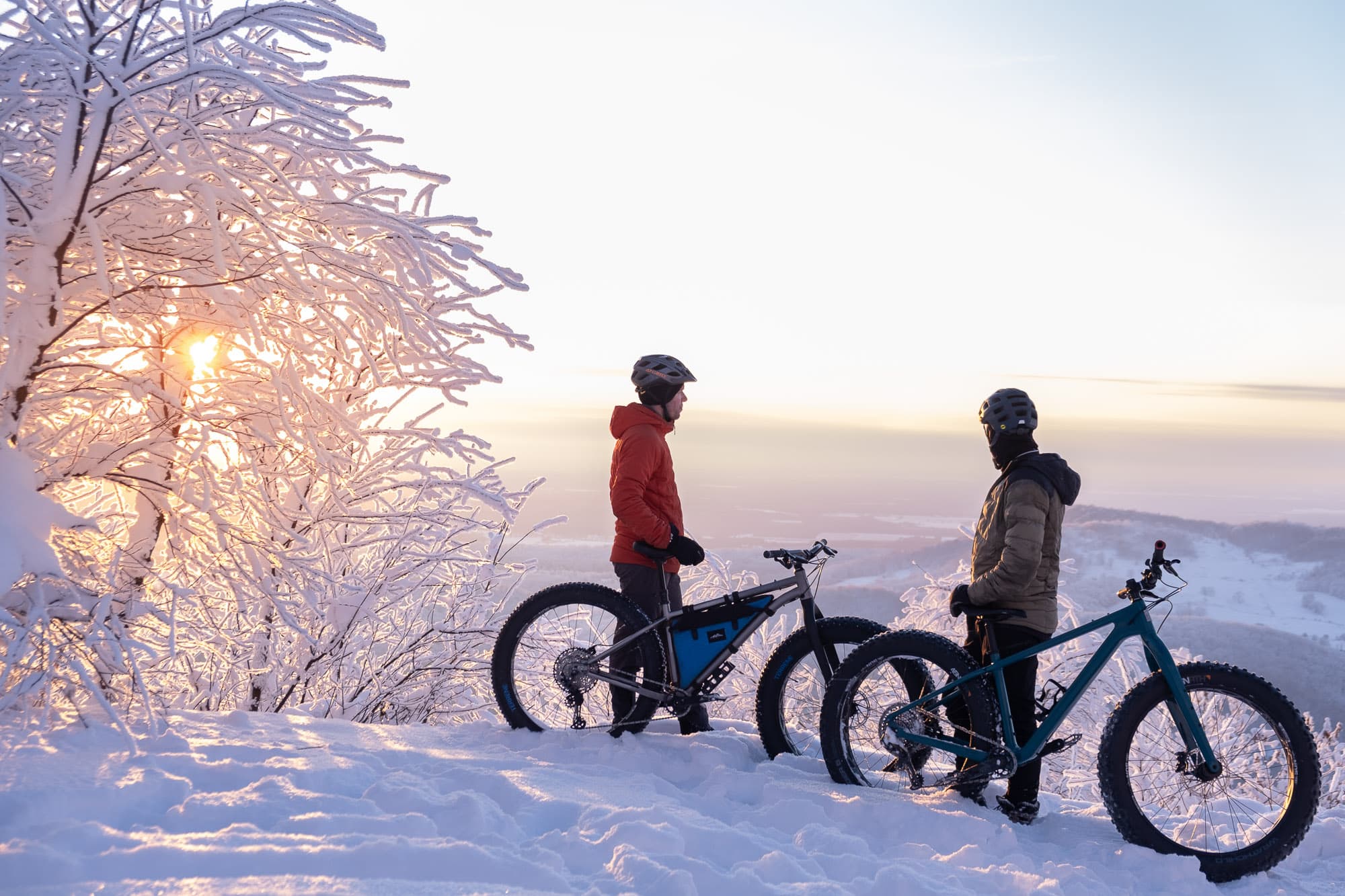 Simon and a friend take asnowy break.