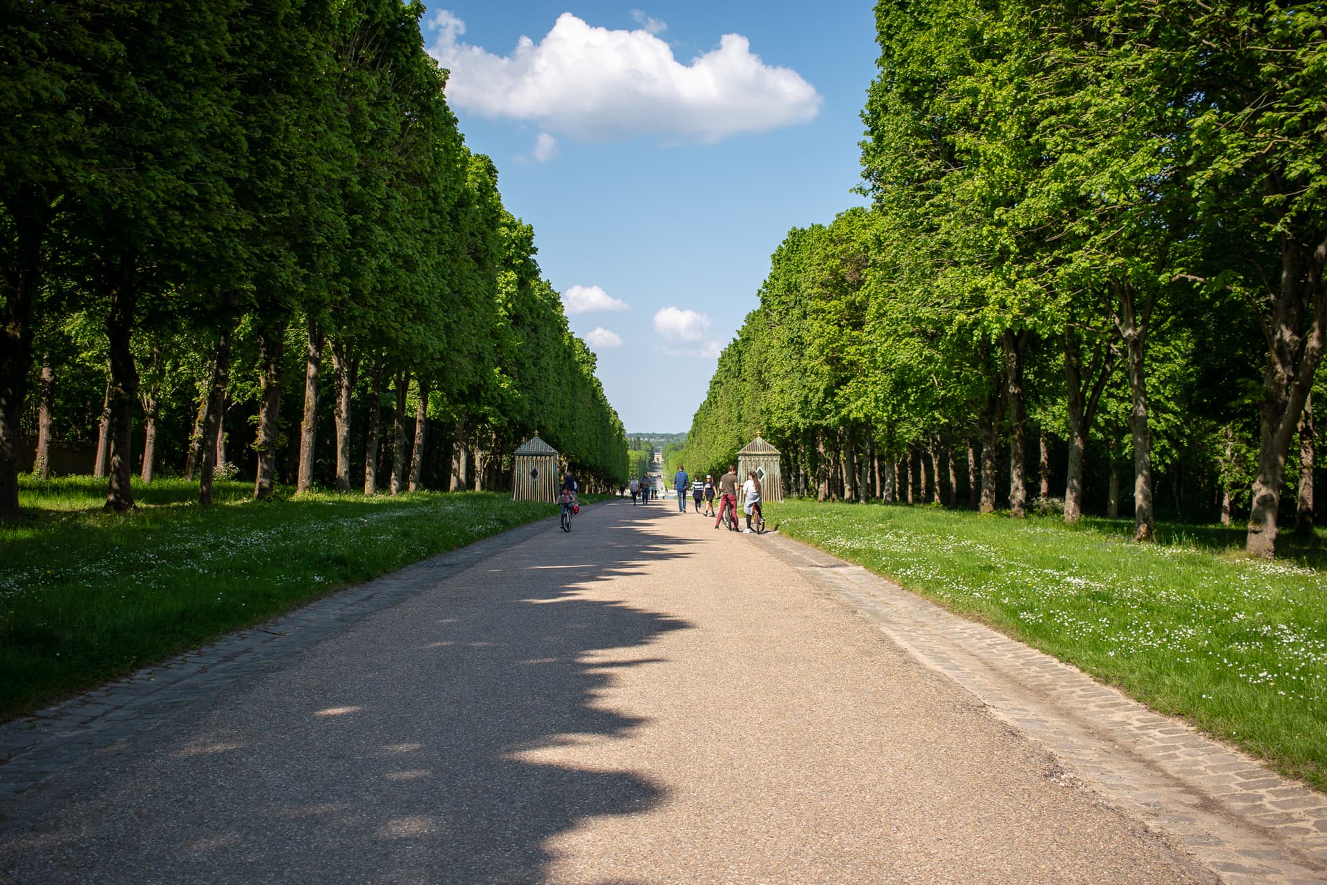 Versailles Loop: Walls & Royal Gravel