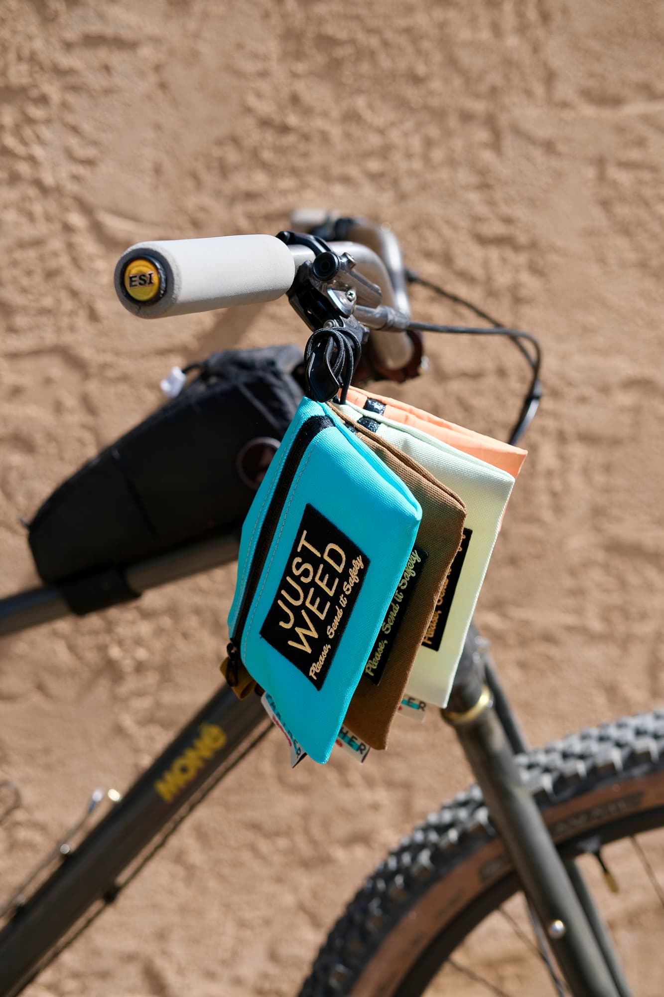 trail purses on bars