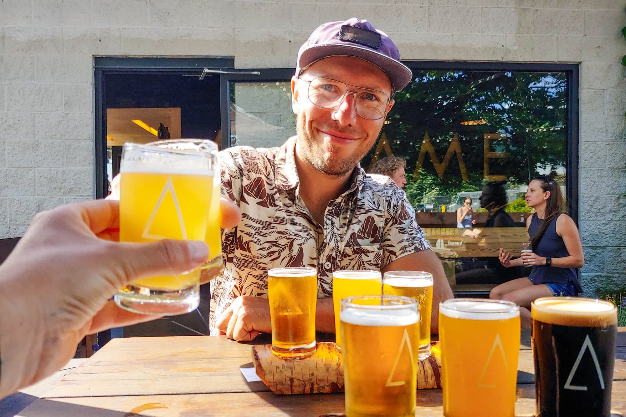 Ali and Mat having beers.
