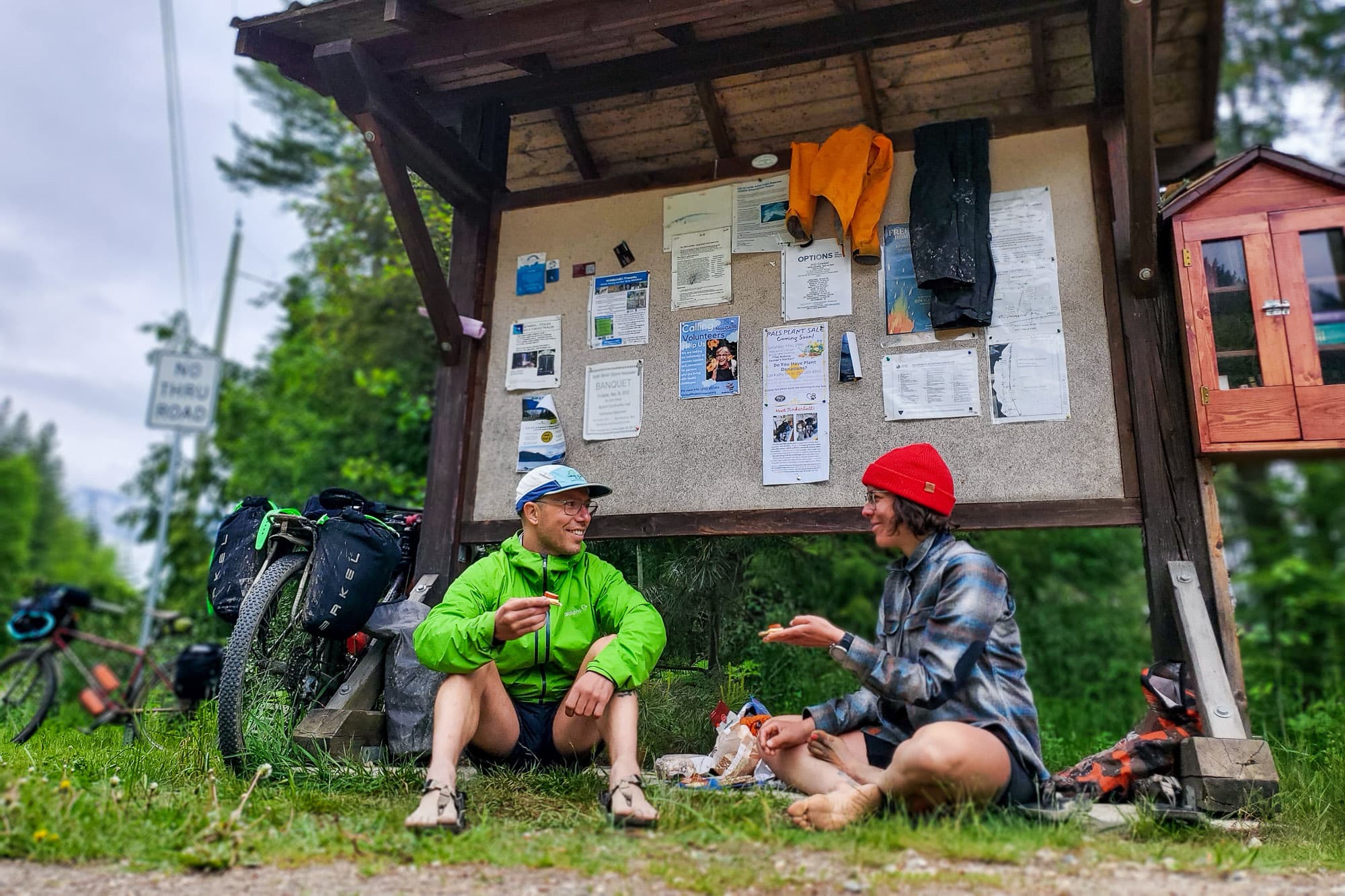 Mat and Ali stop for a quick sober bite.
