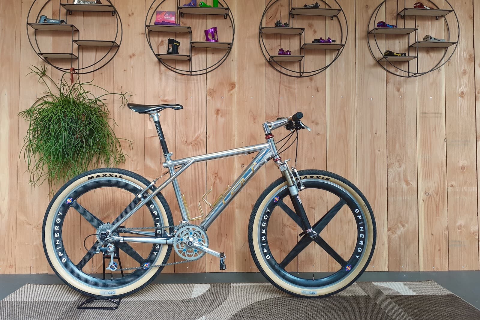 Vintage Biker: Retro 90s Mountain Bike Builds