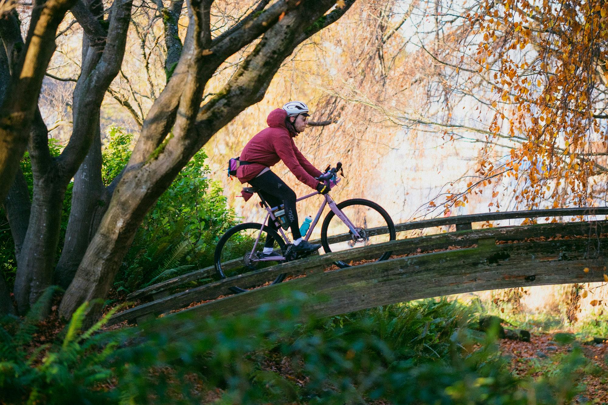 A cyclist in a wooden park bridge.