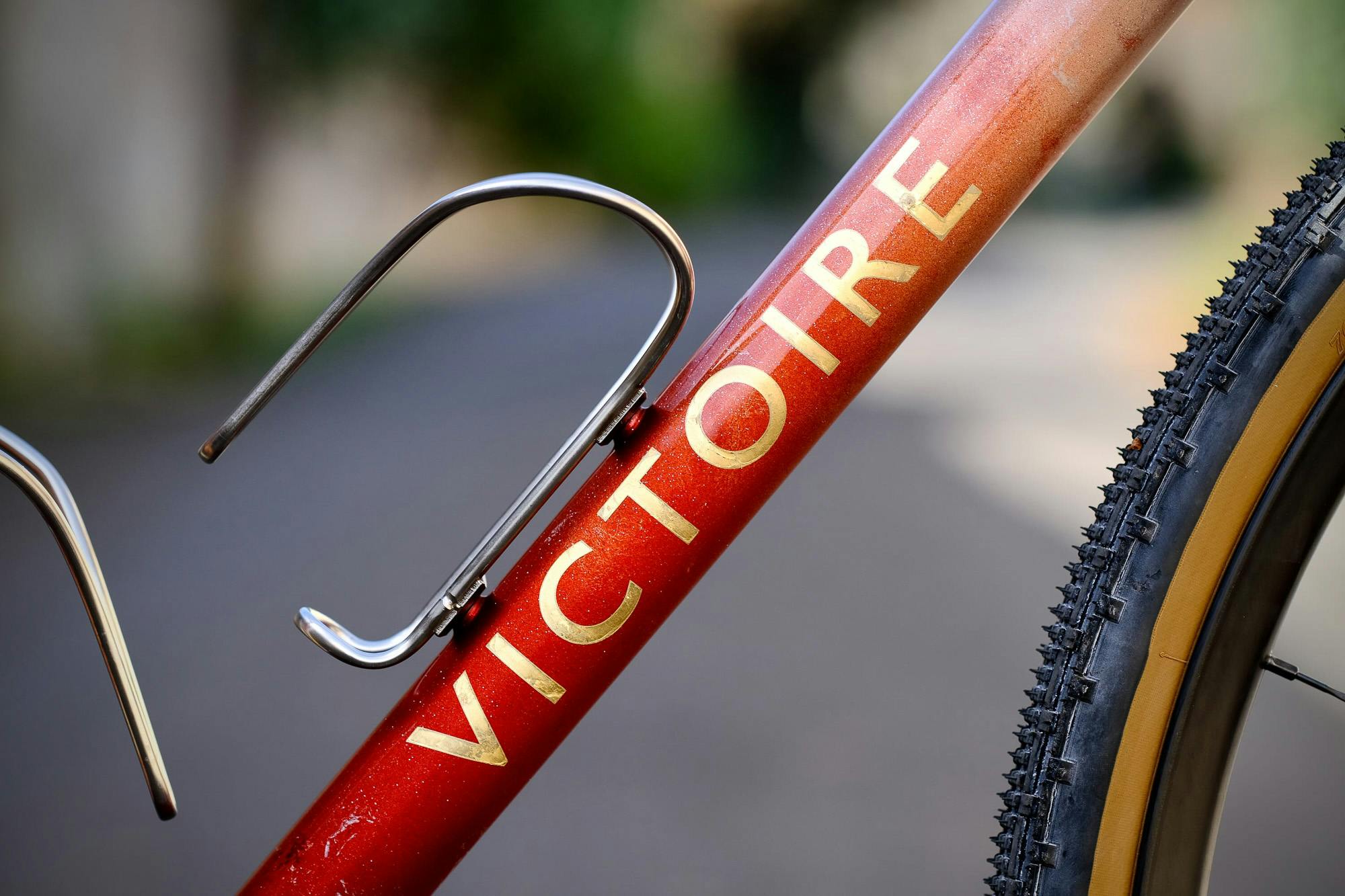 The Victoire logo on a downtube.