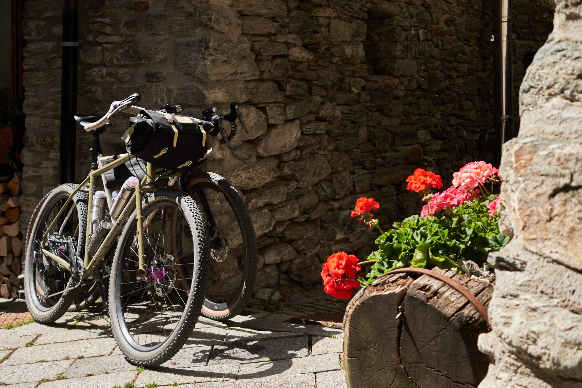 The Black Mountain Cycles La Cabra takes time for a coffee.
