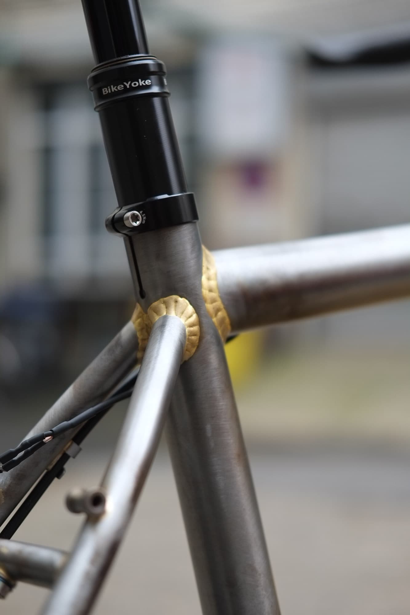 seat tube dropper post
