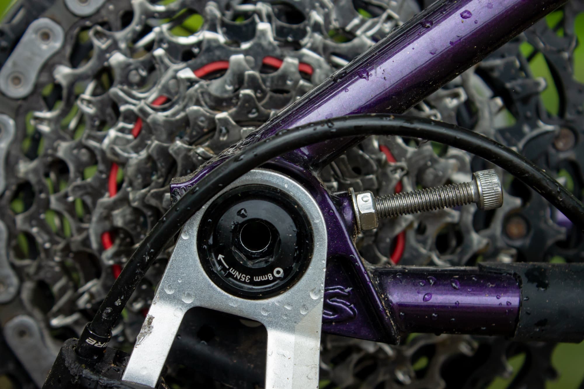 The DUH dropout, thru-axle and hardware up close