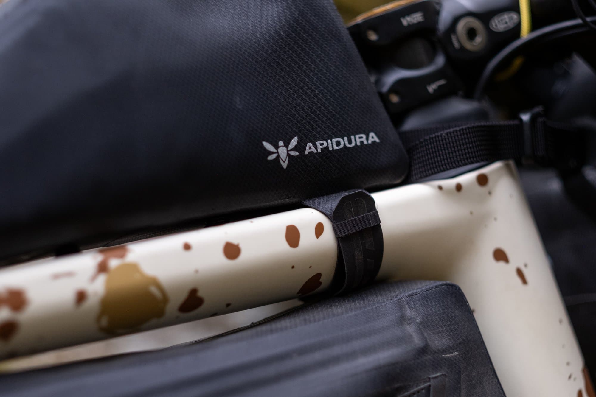 Close-up of the Frame Pack and Top Tube Pack strap on the speckled frame.