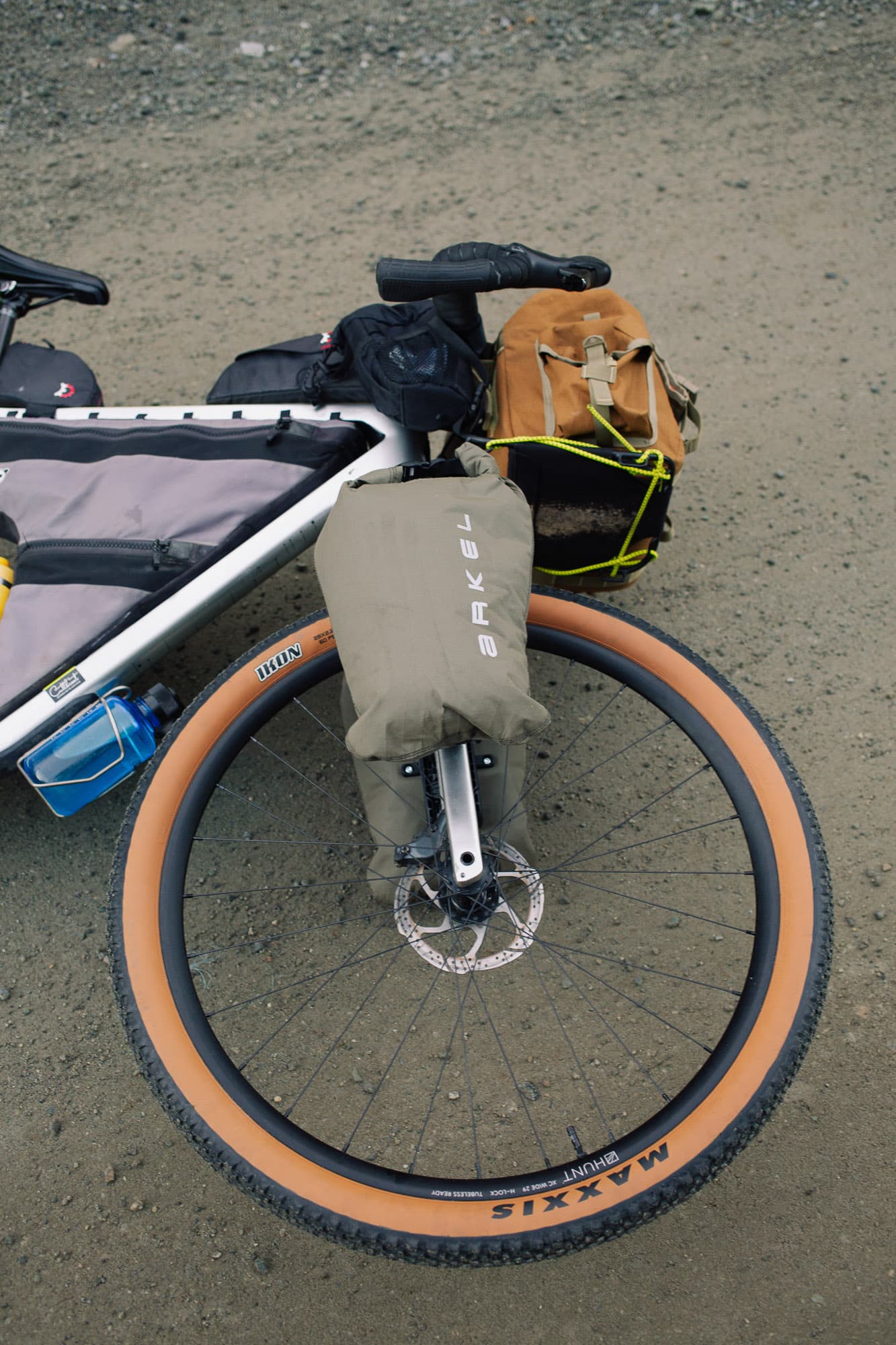 Front wheel and fork with the Forkpacker mounted.