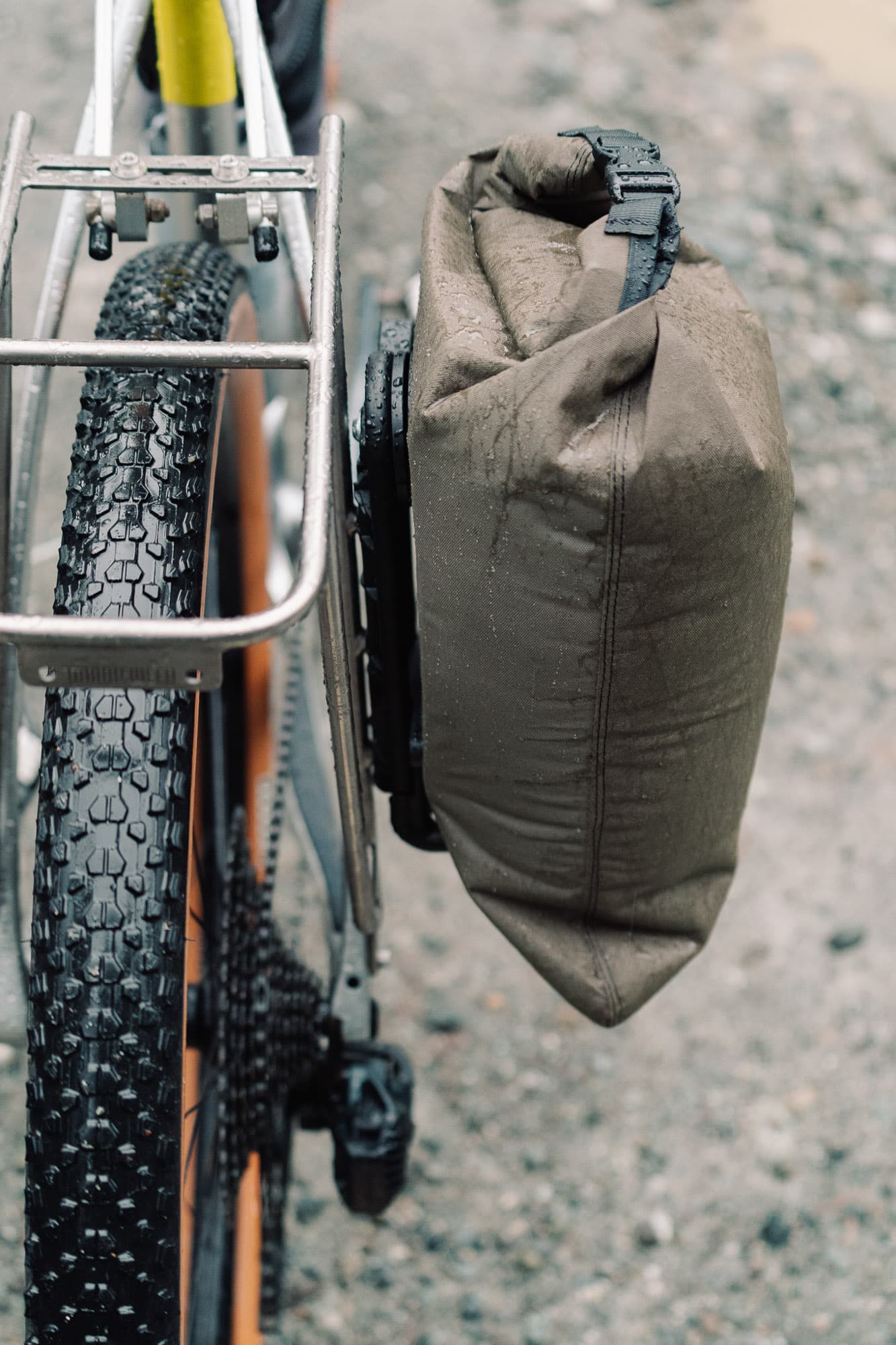 Side detail of the Forkpacker mounted on the fork.