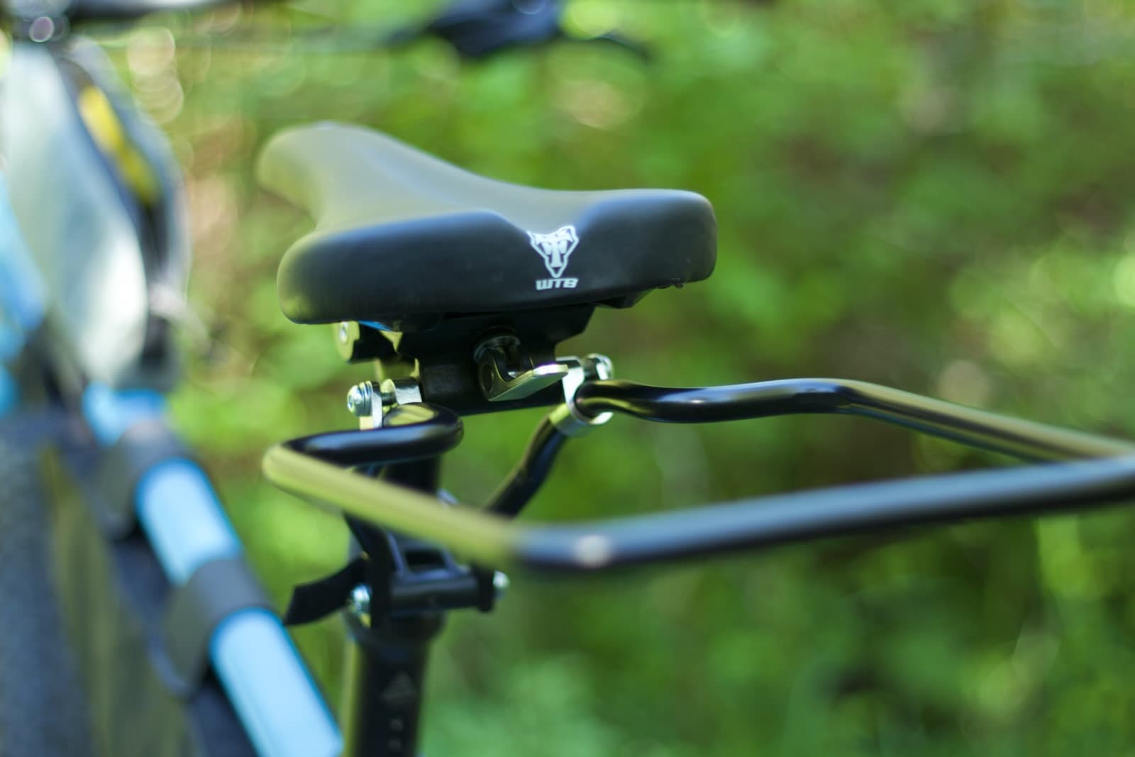 seat rail quick release