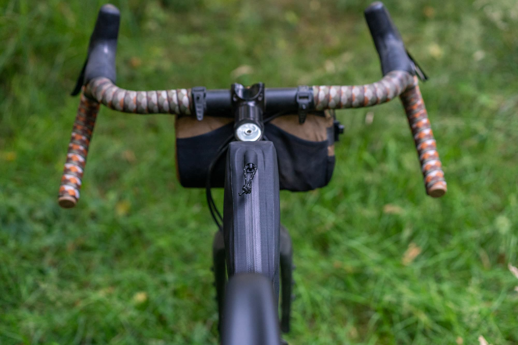 Looking down the top tube past the front bag toward the handlebar.
