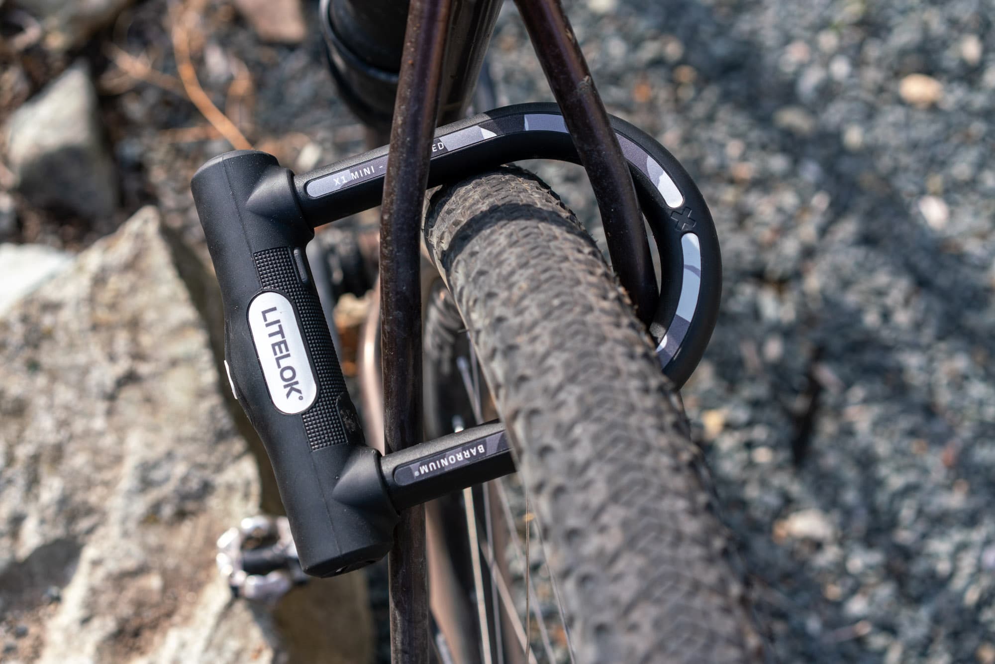 litelok x1 mini locking the rear wheel to the frame
