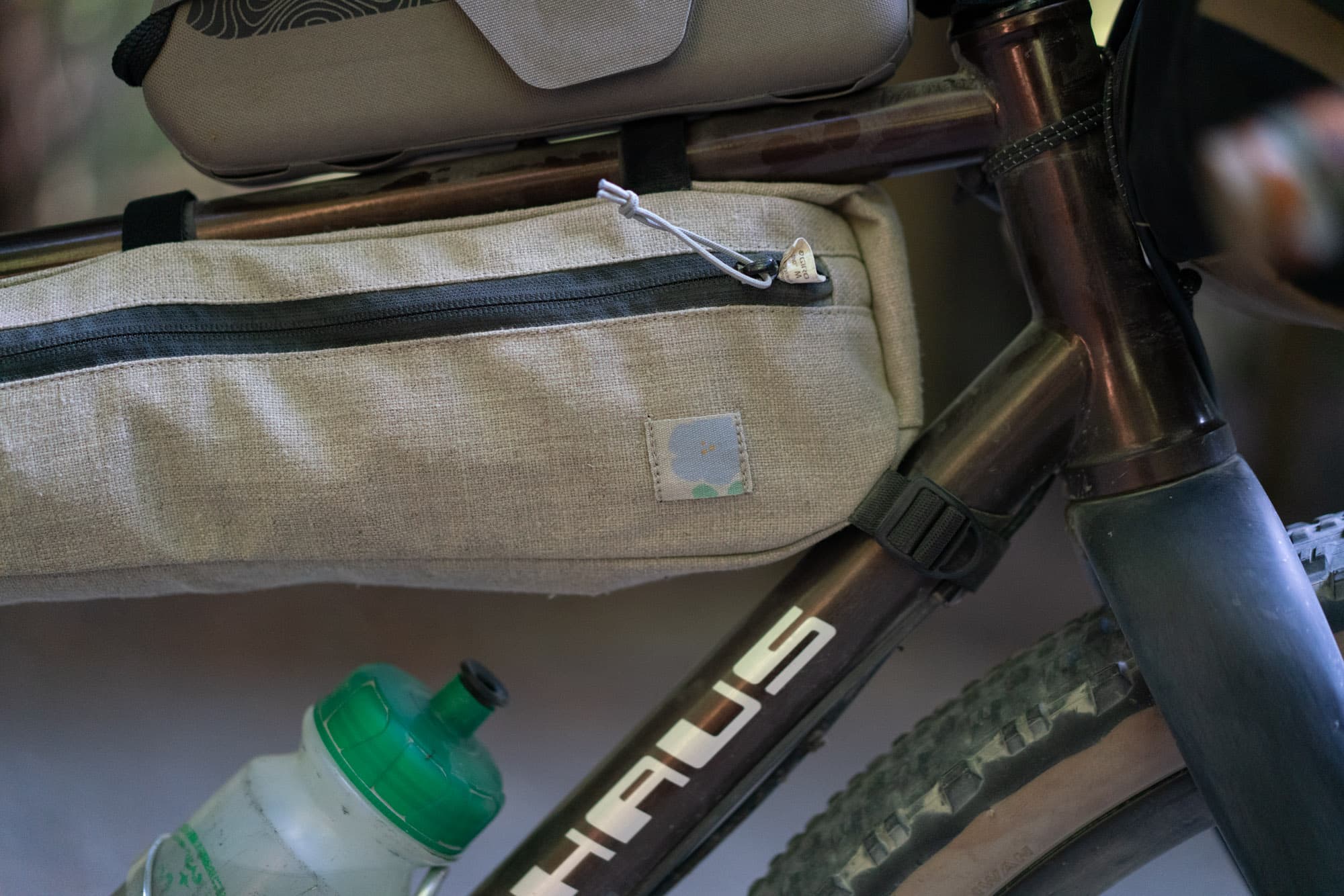Close-up of the linen weave and zip pull.