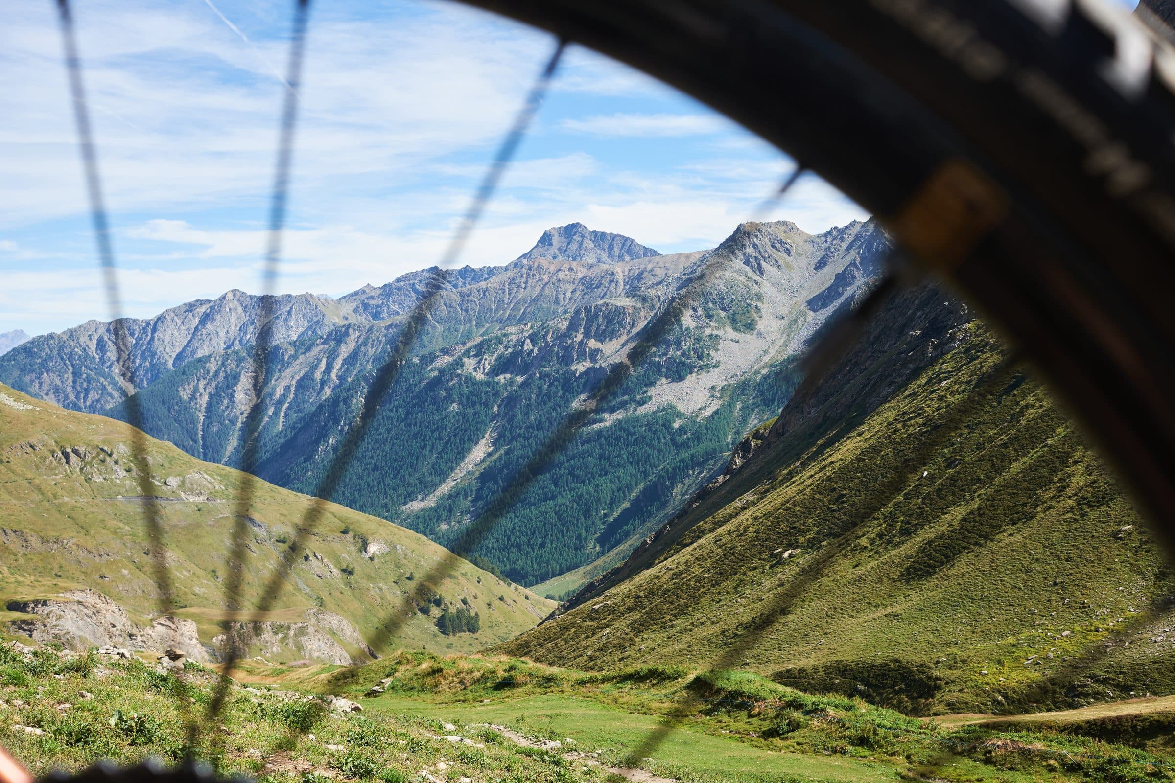 Alpine valley seen through the spokes of the HiFi Session25.