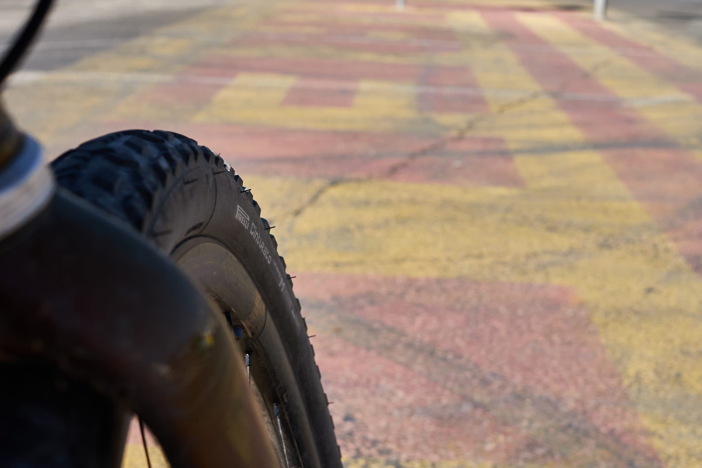 HiFi Session25 front wheel and tire on the road in Spain.