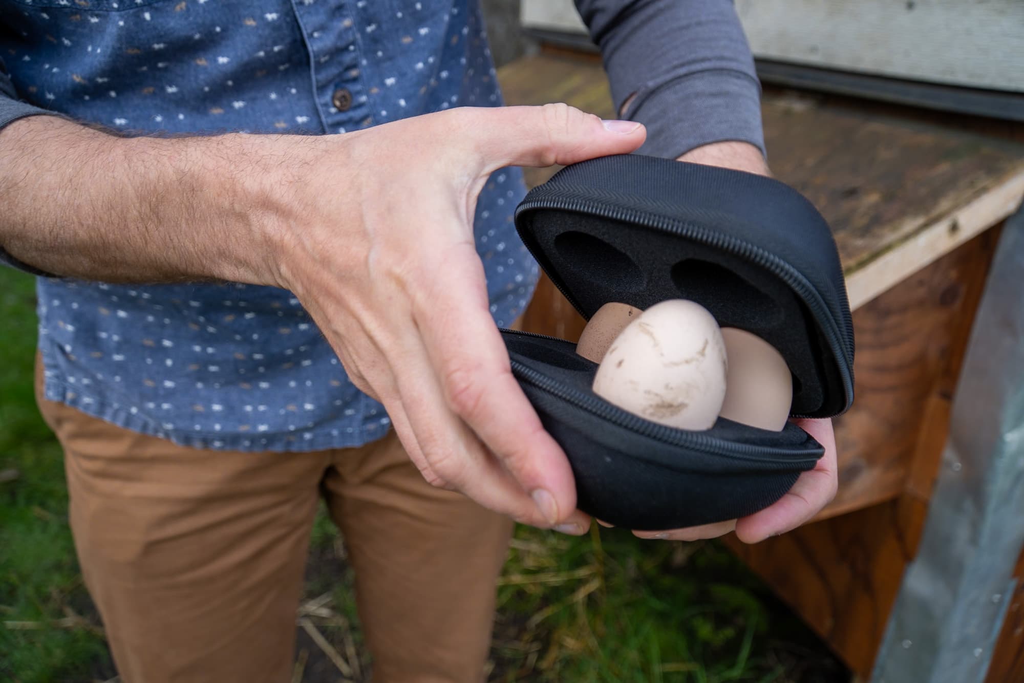 Closing the TamaGo with eggs inside.