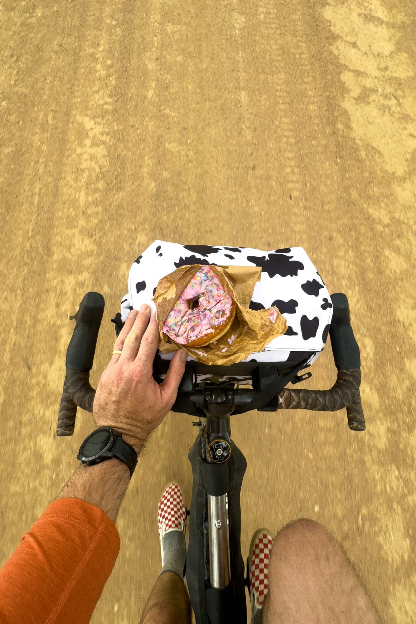 The Mega Bar bag with a donut