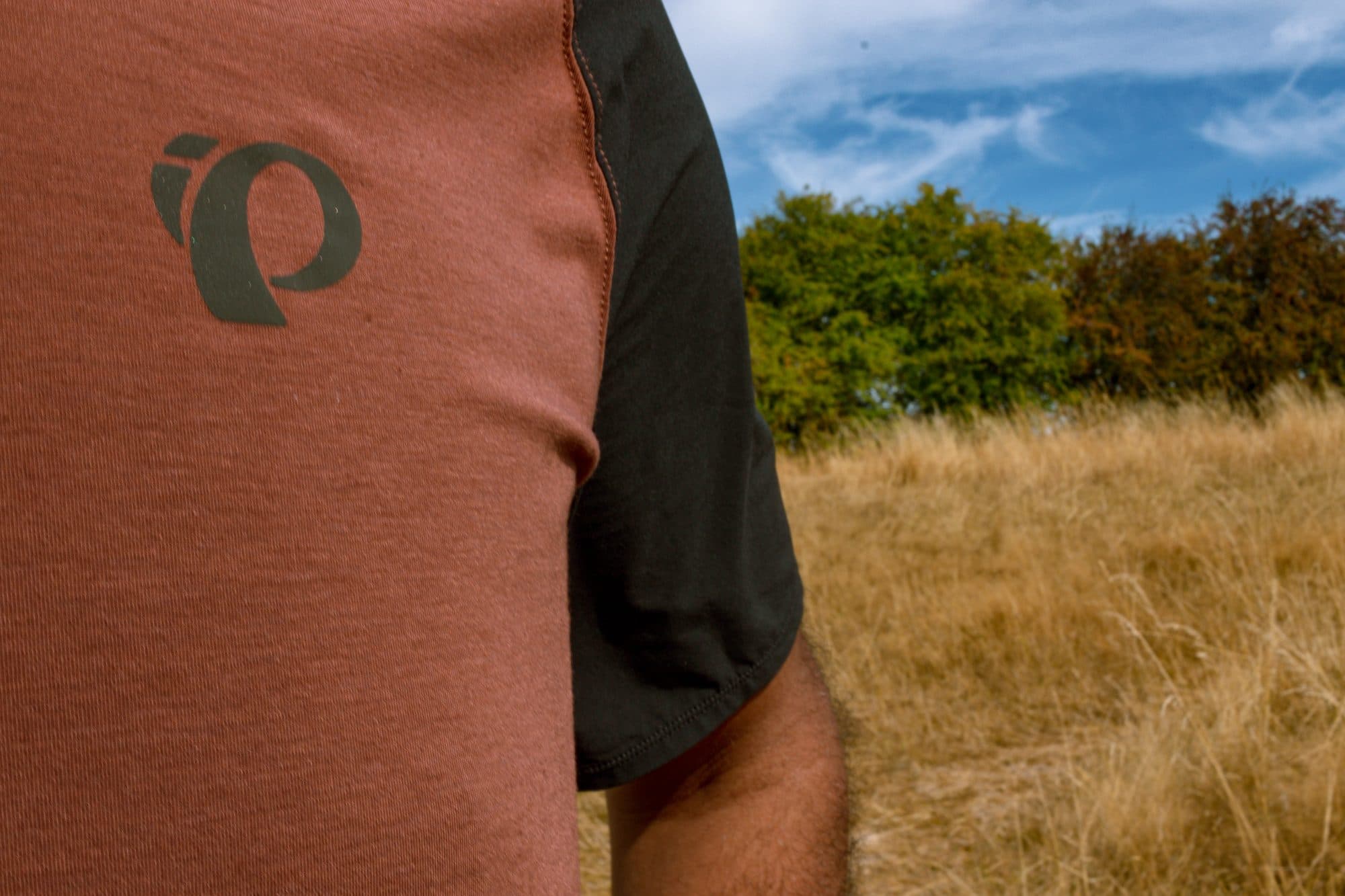 Pearl Izumi branding on the Expedition Merino Jersey shoulder.