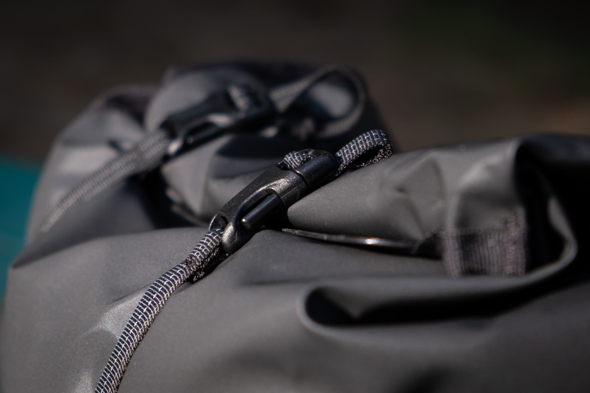 Switch Top Bag rolltop toggle and drawcord.