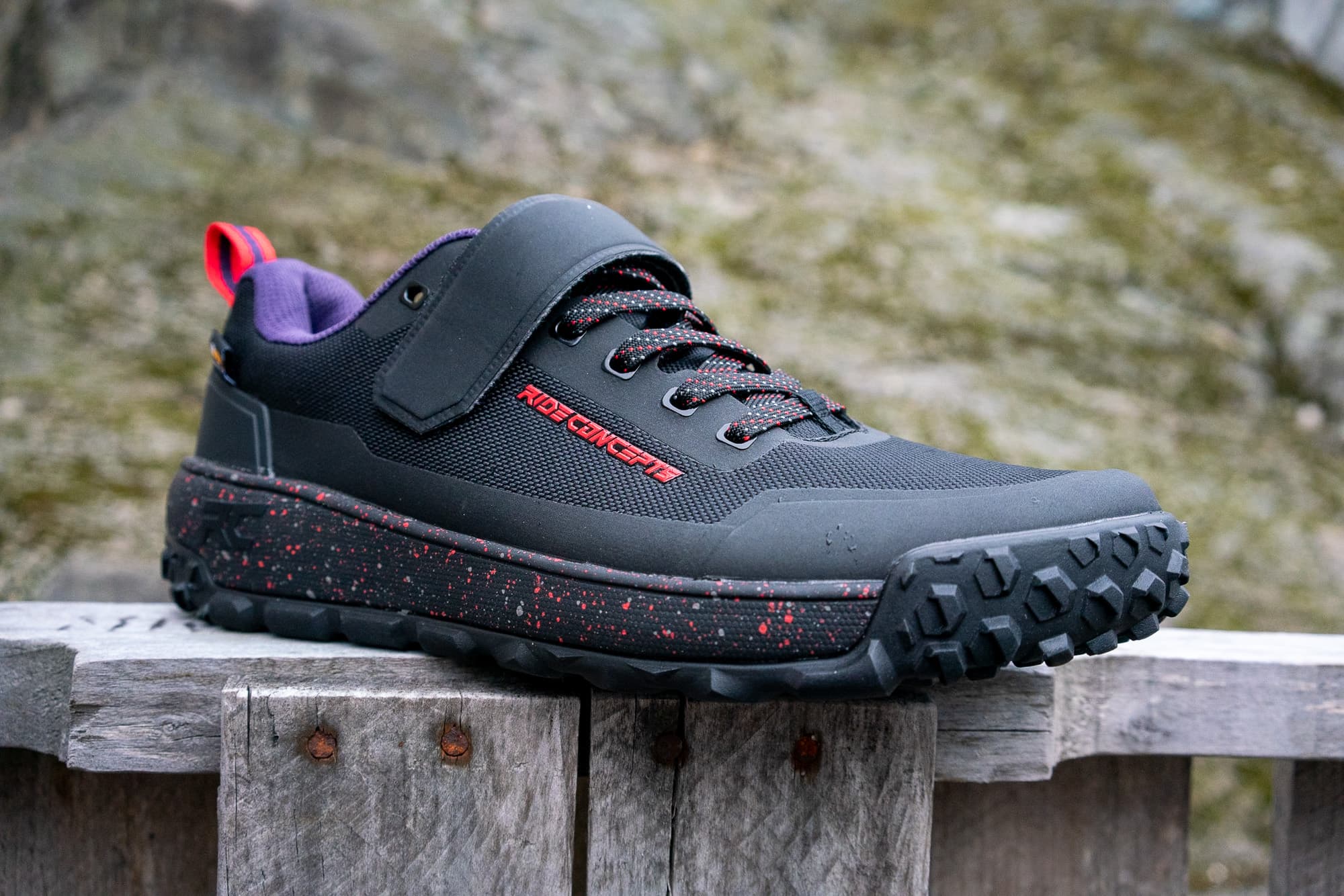 Clipless version front view.