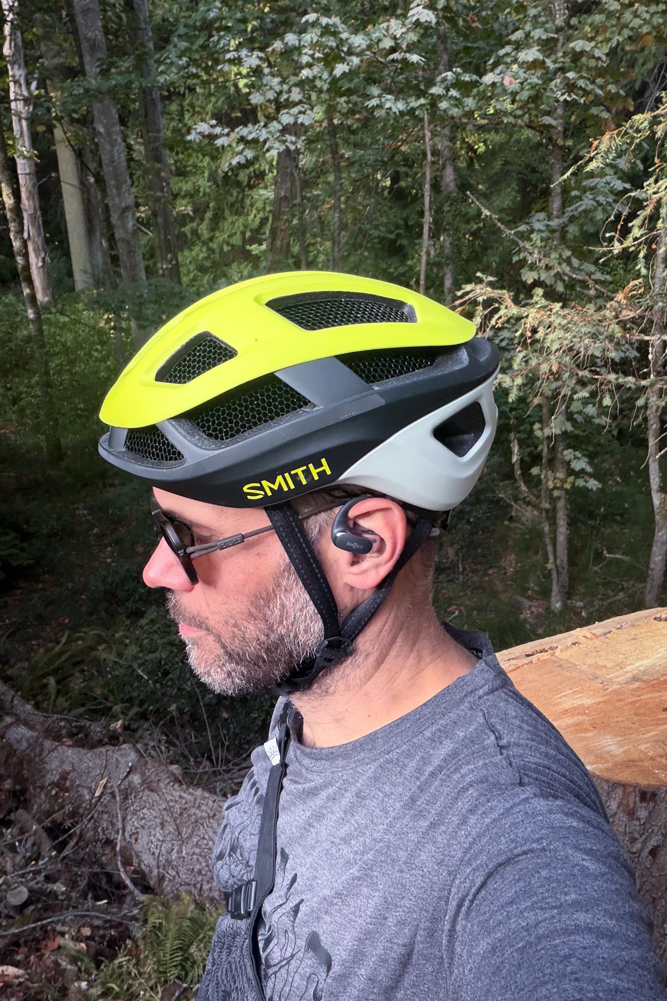 Side profile of Barry wearing the Smith Trace with sunglasses and headphones.