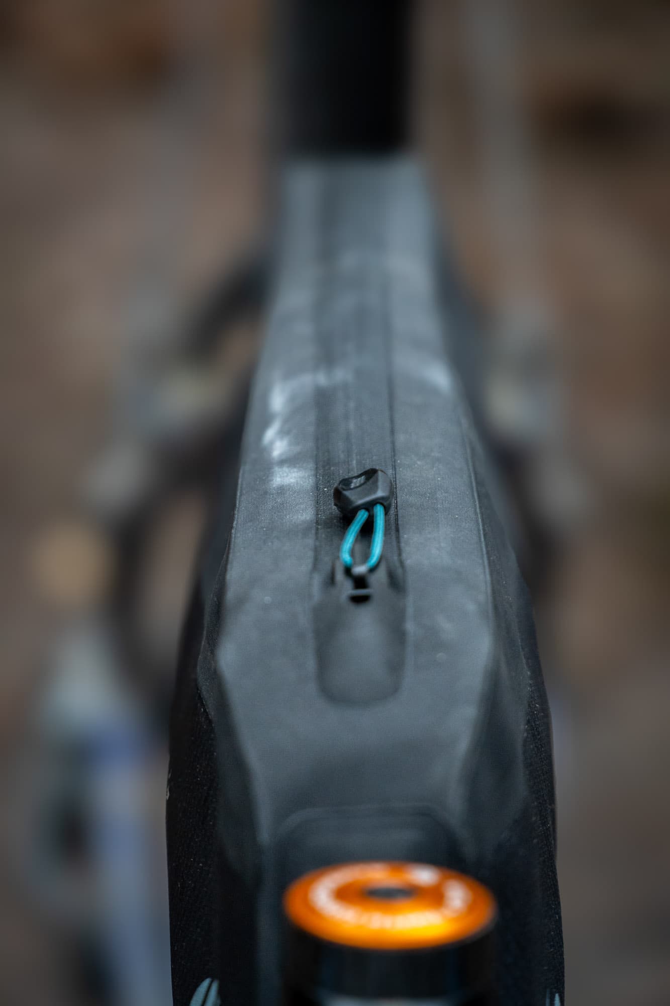 A looonggg zipper.