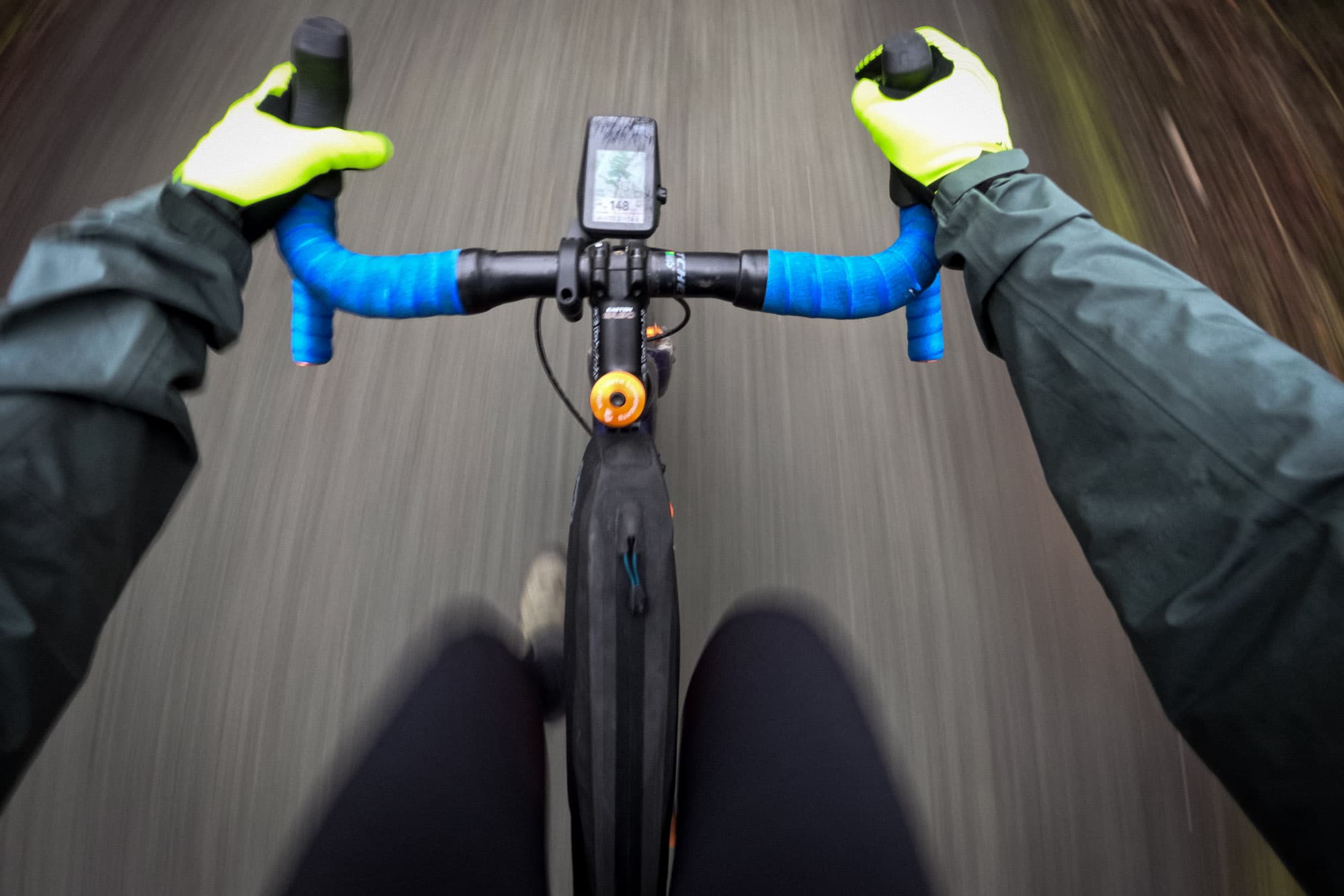 Saltybeard rides with the Tailfin Long Top Tube Bag.
